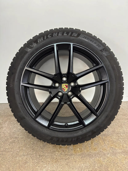 TOP ZUSTAND DOT22 Original Porsche Macan II 2 III 3 20 Zoll Winterräder Winterreifen Felgen Alufelgen 95B601025EJ 95B601025EK 265/45 R20 104V 295/40 R20 106V Sport Exclusive Schwarz SUV M+S