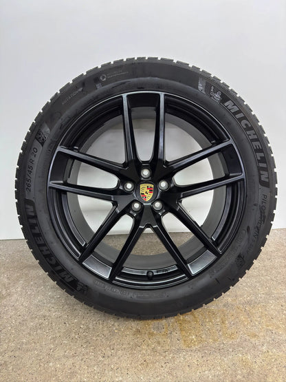 TOP ZUSTAND DOT22 Original Porsche Macan II 2 III 3 20 Zoll Winterräder Winterreifen Felgen Alufelgen 95B601025EJ 95B601025EK 265/45 R20 104V 295/40 R20 106V Sport Exclusive Schwarz SUV M+S