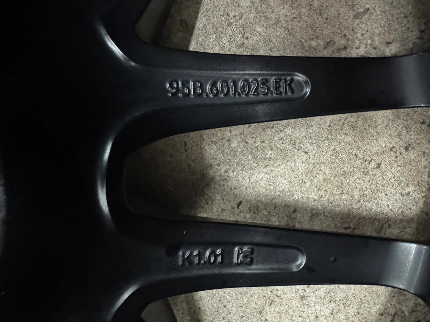 TOP ZUSTAND DOT22 Original Porsche Macan II 2 III 3 20 Zoll Winterräder Winterreifen Felgen Alufelgen 95B601025EJ 95B601025EK 265/45 R20 104V 295/40 R20 106V Sport Exclusive Schwarz SUV M+S