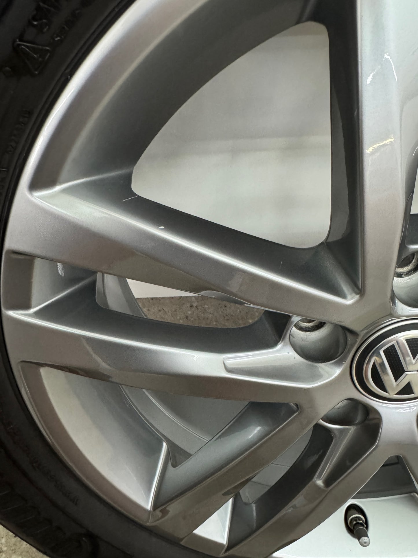 TOP ZUSTAND Original VW Touran II 2 5T 17 Zoll Salvador Sommerräder Sommerreifen Felgen 5TA601025G Alufelgen R-Line Highline Anthrazit 215/55 R17 94V 6,5x17 ET52 RDKS Sommerradsatz MwSt.