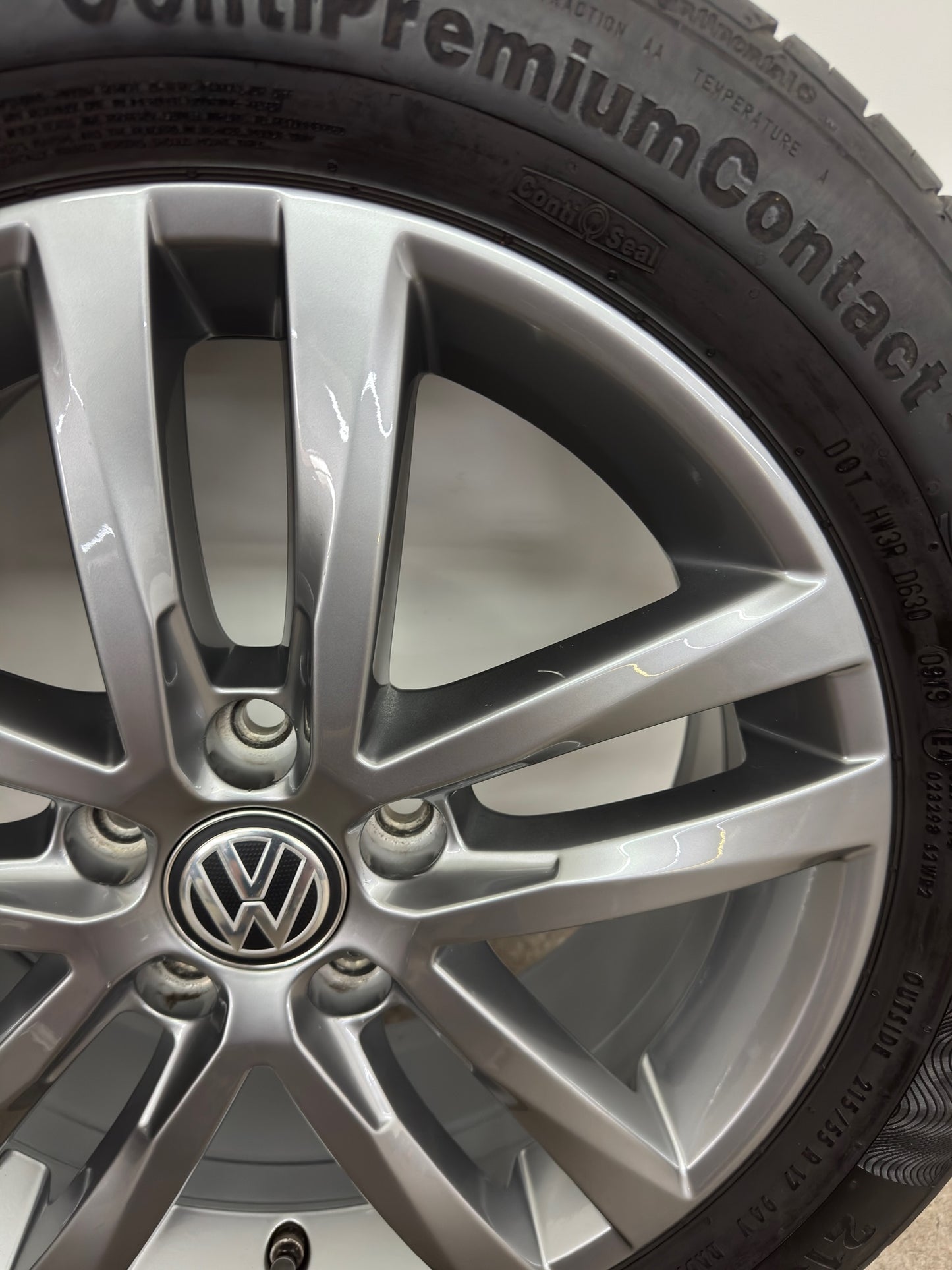 TOP ZUSTAND Original VW Touran II 2 5T 17 Zoll Salvador Sommerräder Sommerreifen Felgen 5TA601025G Alufelgen R-Line Highline Anthrazit 215/55 R17 94V 6,5x17 ET52 RDKS Sommerradsatz MwSt.
