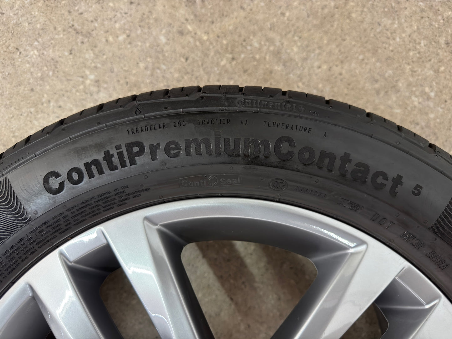 TOP ZUSTAND Original VW Touran II 2 5T 17 Zoll Salvador Sommerräder Sommerreifen Felgen 5TA601025G Alufelgen R-Line Highline Anthrazit 215/55 R17 94V 6,5x17 ET52 RDKS Sommerradsatz MwSt.