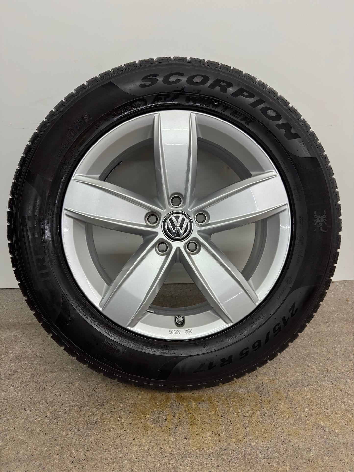 Top Original VW Tiguan II 2 Corvara 17 Zoll Felgen Alufelgen 6,5x17 ET38 5NA071497 KBA49906 RDKS Felgensatz MwSt. 5x112 (Winterreifen sind TRANSPORTSCHUTZ)
