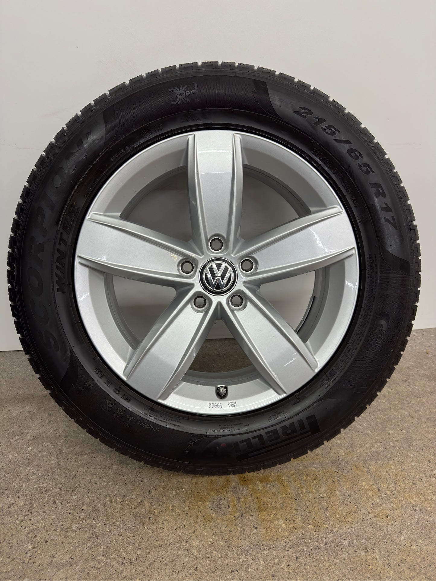 Top Original VW Tiguan II 2 Corvara 17 Zoll Felgen Alufelgen 6,5x17 ET38 5NA071497 KBA49906 RDKS Felgensatz MwSt. 5x112 (Winterreifen sind TRANSPORTSCHUTZ)
