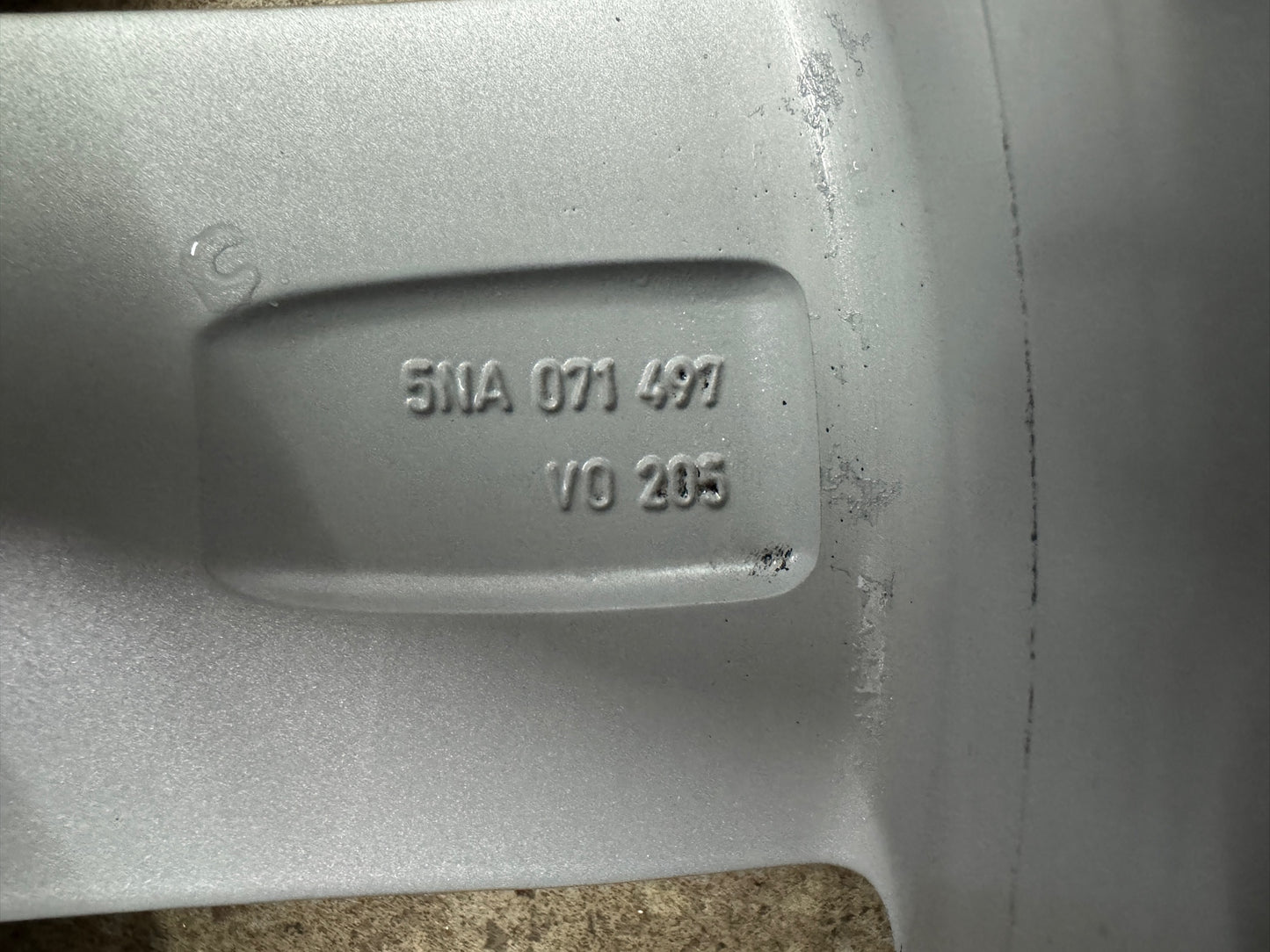 Top Original VW Tiguan II 2 Corvara 17 Zoll Felgen Alufelgen 6,5x17 ET38 5NA071497 KBA49906 RDKS Felgensatz MwSt. 5x112 (Winterreifen sind TRANSPORTSCHUTZ)