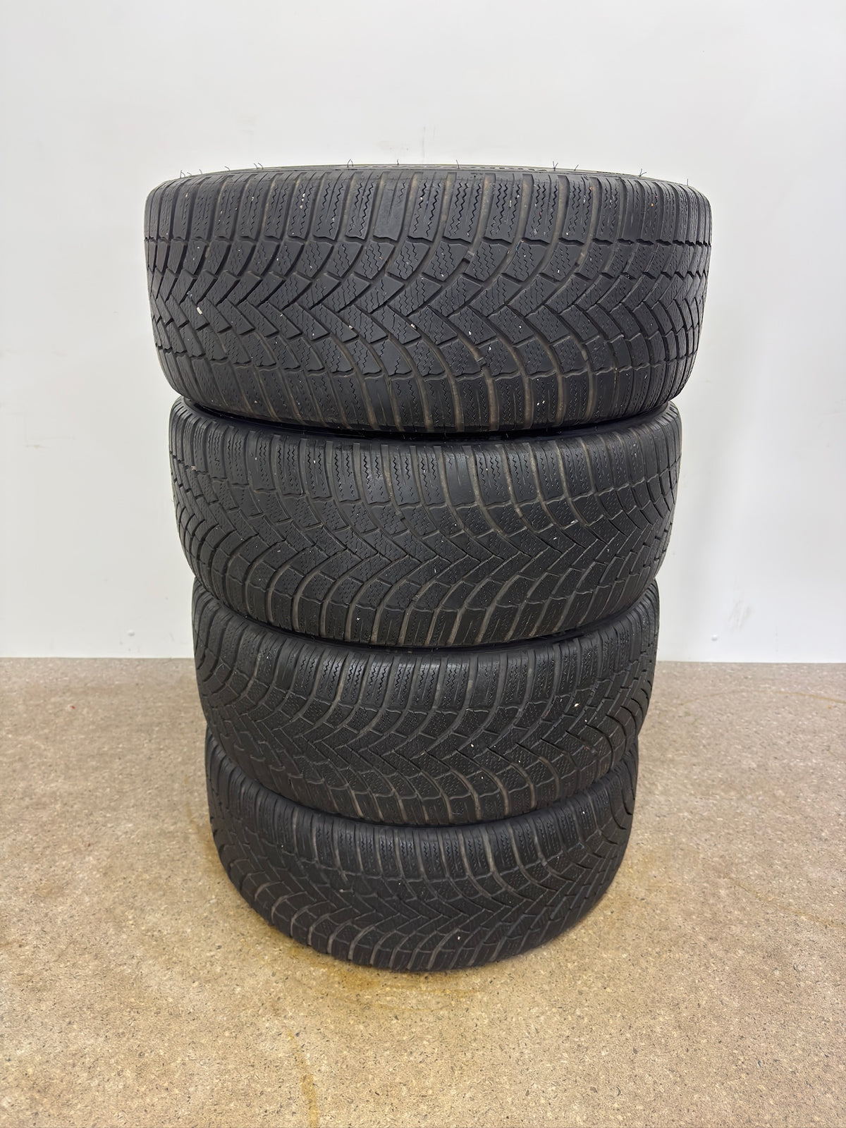 VW Golf VII 7 5G VIII 8 5H Skoda Octavia 3 III 5E Seat Cupra Leon 5F KL Audi A3 S3 8V 8Y 18 Zoll Winterräder Winterreifen Felgen Alufelgen 225/40 R18 92V M+S 7,5x18 ET46 5x112 Schwarz Winterradsatz