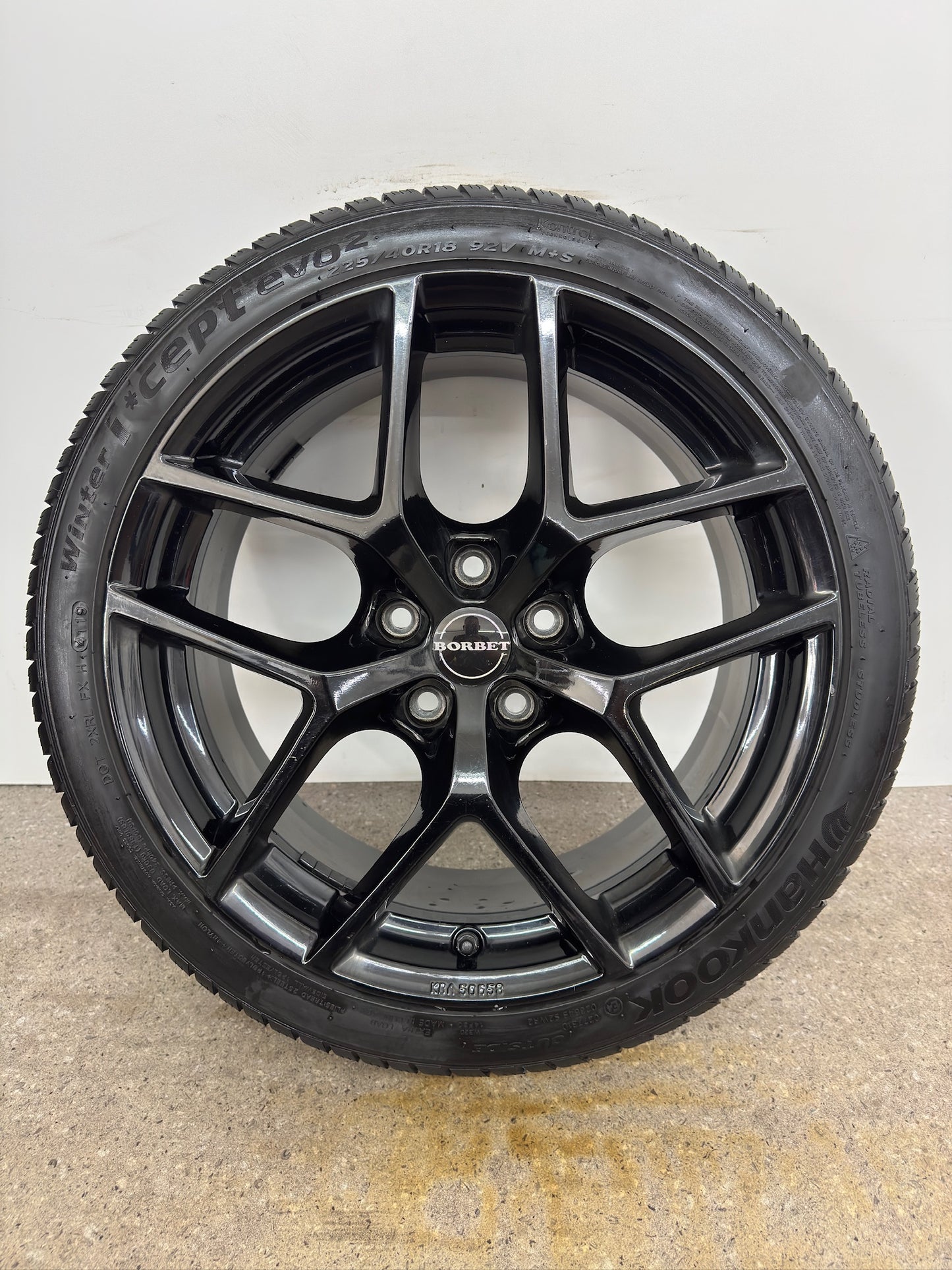 VW Golf VIII 7 5G Audi A3 S3 8V TT 8J Seat Cupra Leon 1P 5F Skoda Octavia III 3 5E 18 Zoll Winterräder Winterreifen Felgen Alufelgen 225/40 R18 92V M+S Schwarz Sport Line Borbet KBA 50658
