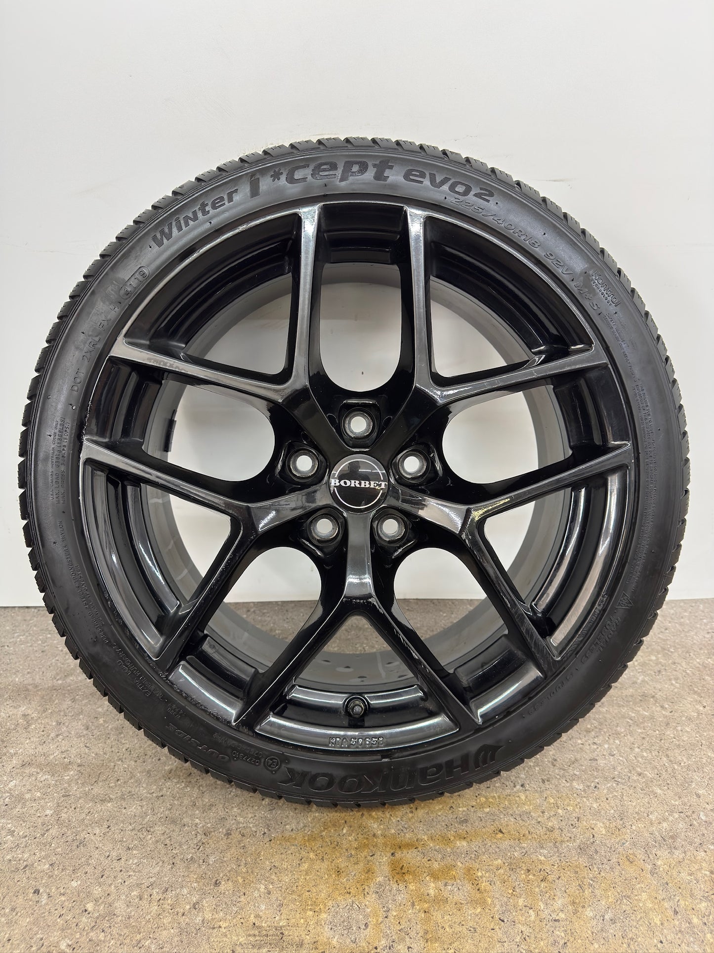 VW Golf VIII 7 5G Audi A3 S3 8V TT 8J Seat Cupra Leon 1P 5F Skoda Octavia III 3 5E 18 Zoll Winterräder Winterreifen Felgen Alufelgen 225/40 R18 92V M+S Schwarz Sport Line Borbet KBA 50658