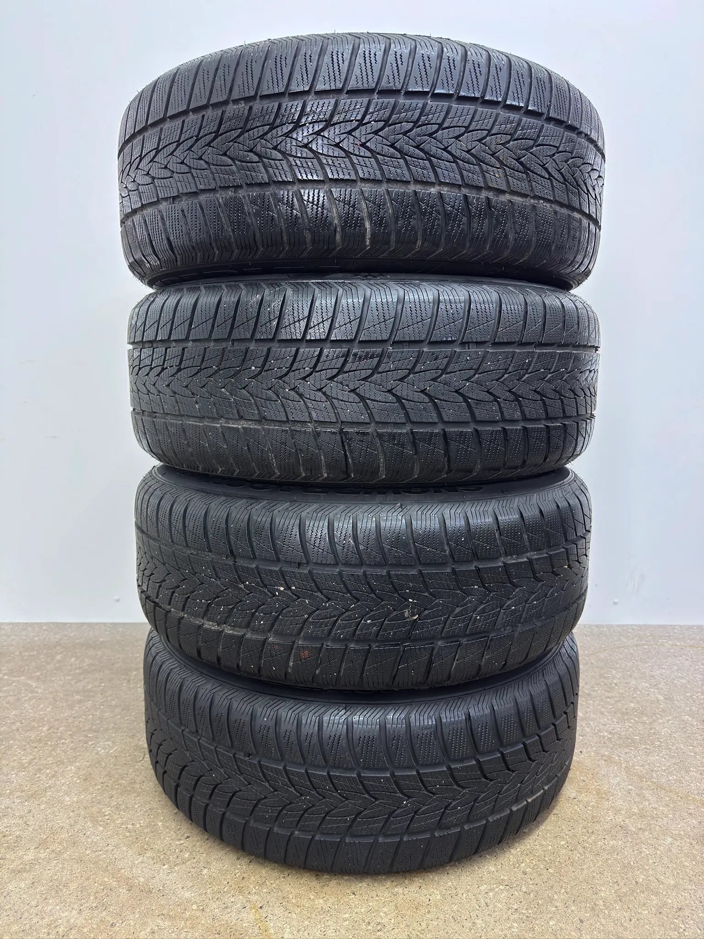 VW Tiguan II 2 5N AD1 Allspace Audi Q3 F3 18 Zoll Winterräder Winterreifen Felgen Alufelgen 235/55 R18 104V M+S 8x18 ET44 KBA 53205 Schwarz SUV R-Line Winterradsatz