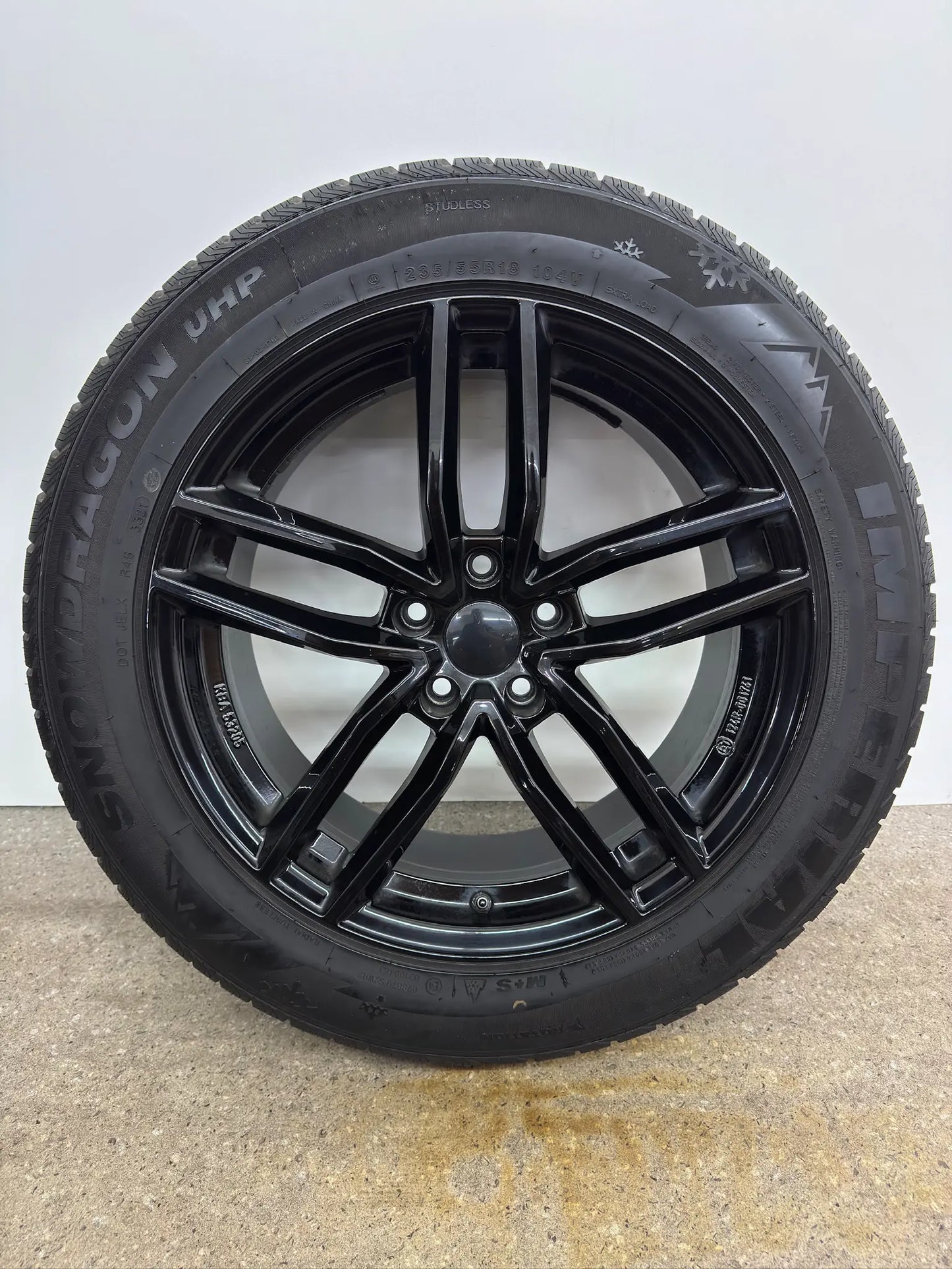 VW Tiguan II 2 5N AD1 Allspace Audi Q3 F3 18 Zoll Winterräder Winterreifen Felgen Alufelgen 235/55 R18 104V M+S 8x18 ET44 KBA 53205 Schwarz SUV R-Line Winterradsatz