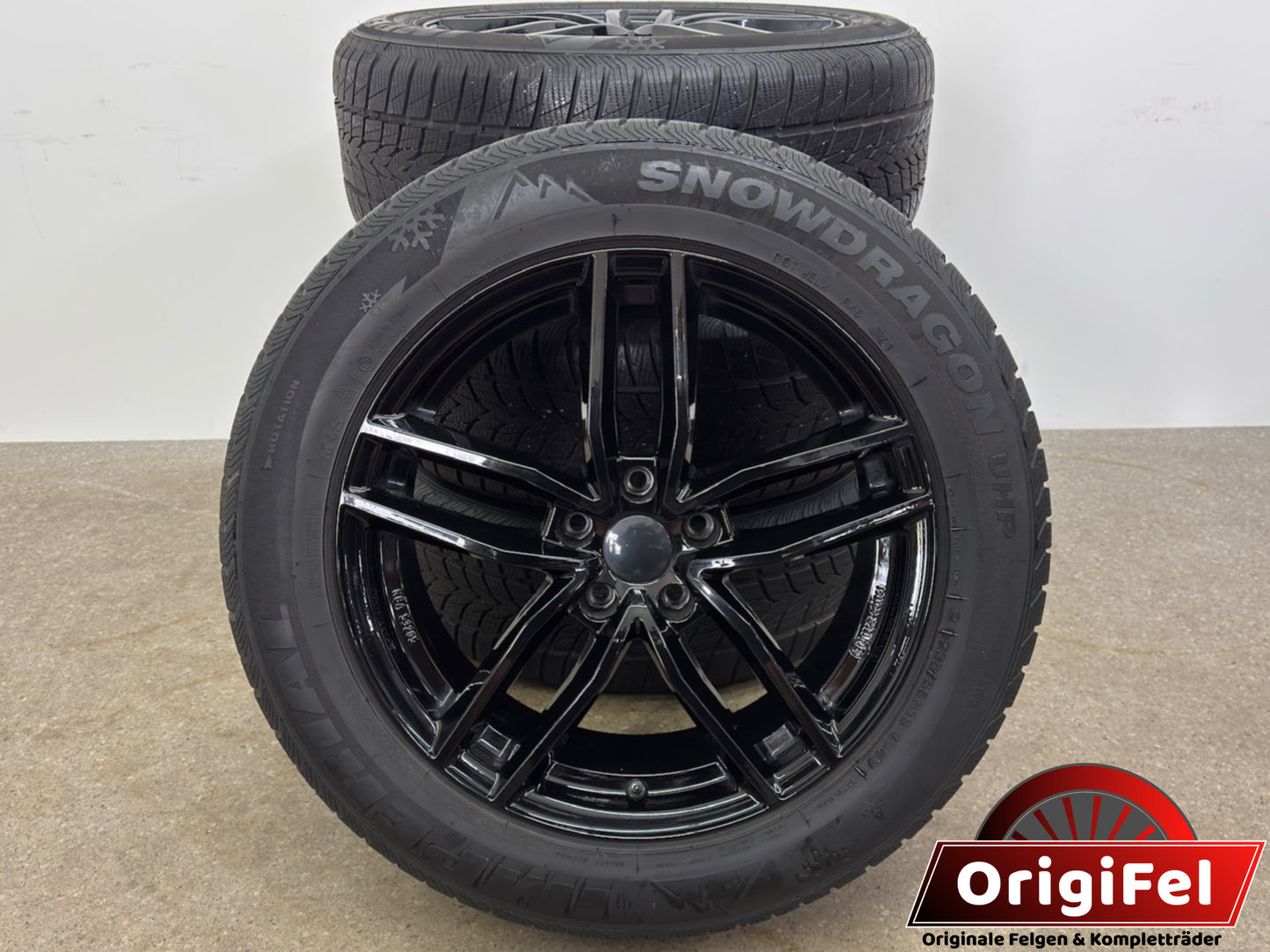 VW Tiguan II 2 5N AD1 Allspace Audi Q3 F3 18 Zoll Winterräder Winterreifen Felgen Alufelgen 235/55 R18 104V M+S 8x18 ET44 KBA 53205 Schwarz SUV R-Line Winterradsatz