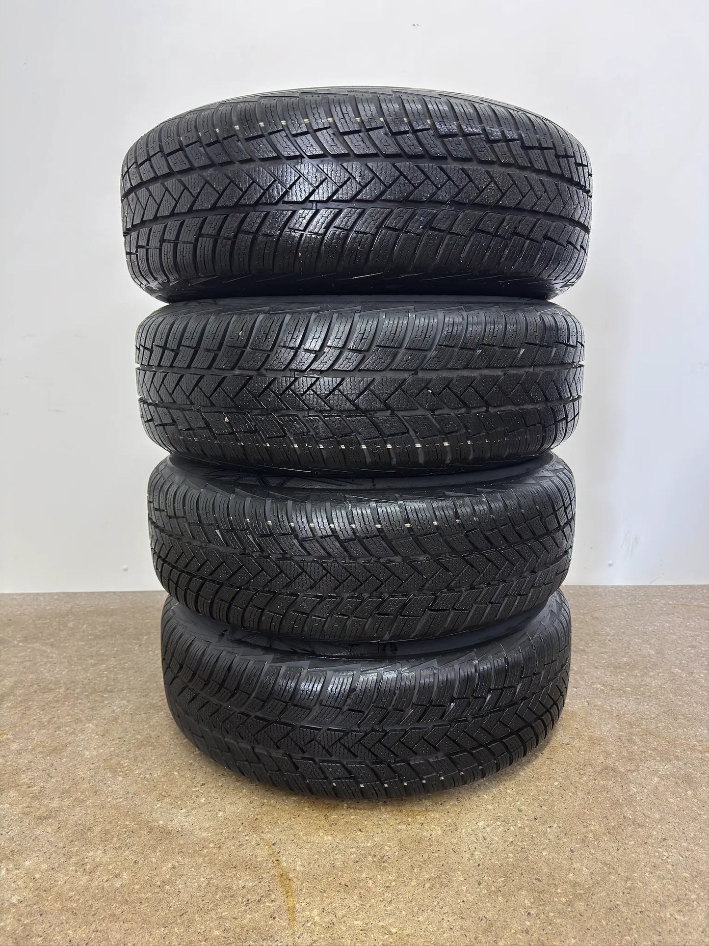 WIE NEU 7,7mm DOT25 Original VW Tiguan II 2 III 3 CTI Tayron R4 17 Zoll Bari Winterräder Winterreifen Felgen 571601025 Alufelgen 215/65 R17 99H M+S Allspace AD1 5NA Winterradsatz SUV MwSt.