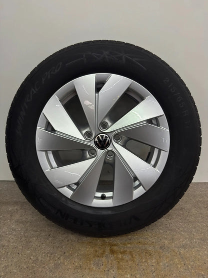 WIE NEU 7,7mm DOT25 Original VW Tiguan II 2 III 3 CTI Tayron R4 17 Zoll Bari Winterräder Winterreifen Felgen 571601025 Alufelgen 215/65 R17 99H M+S Allspace AD1 5NA Winterradsatz SUV MwSt.