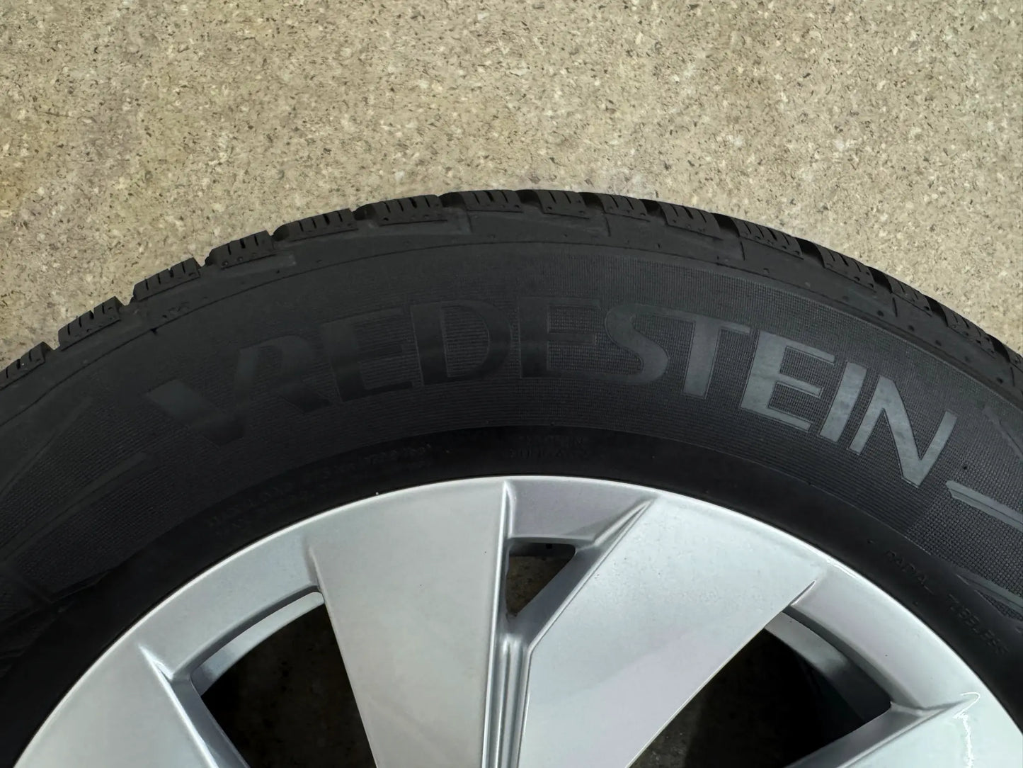 WIE NEU 7,7mm DOT25 Original VW Tiguan II 2 III 3 CTI Tayron R4 17 Zoll Bari Winterräder Winterreifen Felgen 571601025 Alufelgen 215/65 R17 99H M+S Allspace AD1 5NA Winterradsatz SUV MwSt.