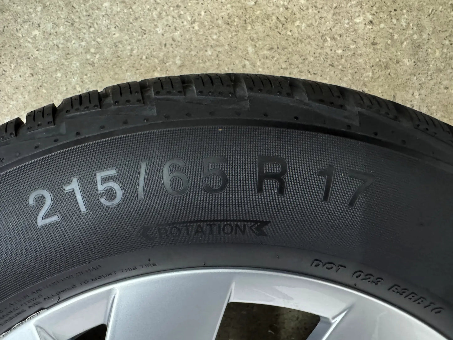 WIE NEU 7,7mm DOT25 Original VW Tiguan II 2 III 3 CTI Tayron R4 17 Zoll Bari Winterräder Winterreifen Felgen 571601025 Alufelgen 215/65 R17 99H M+S Allspace AD1 5NA Winterradsatz SUV MwSt.