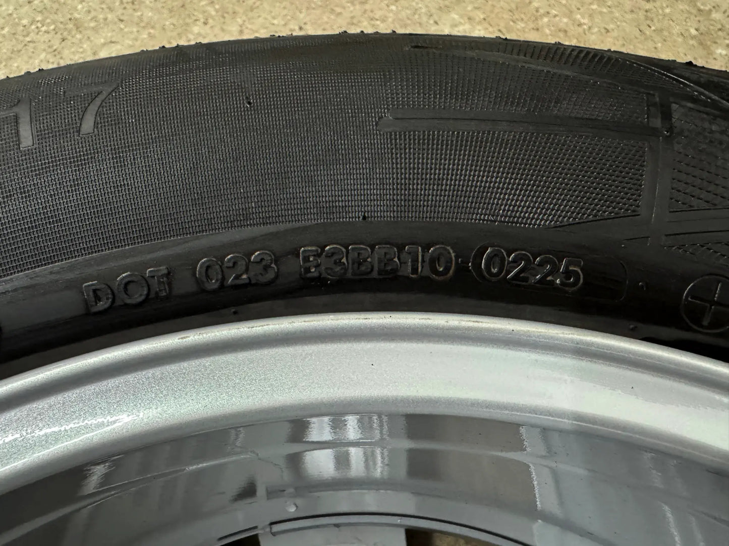WIE NEU 7,7mm DOT25 Original VW Tiguan II 2 III 3 CTI Tayron R4 17 Zoll Bari Winterräder Winterreifen Felgen 571601025 Alufelgen 215/65 R17 99H M+S Allspace AD1 5NA Winterradsatz SUV MwSt.
