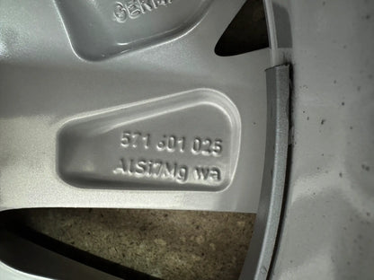 WIE NEU 7,7mm DOT25 Original VW Tiguan II 2 III 3 CTI Tayron R4 17 Zoll Bari Winterräder Winterreifen Felgen 571601025 Alufelgen 215/65 R17 99H M+S Allspace AD1 5NA Winterradsatz SUV MwSt.
