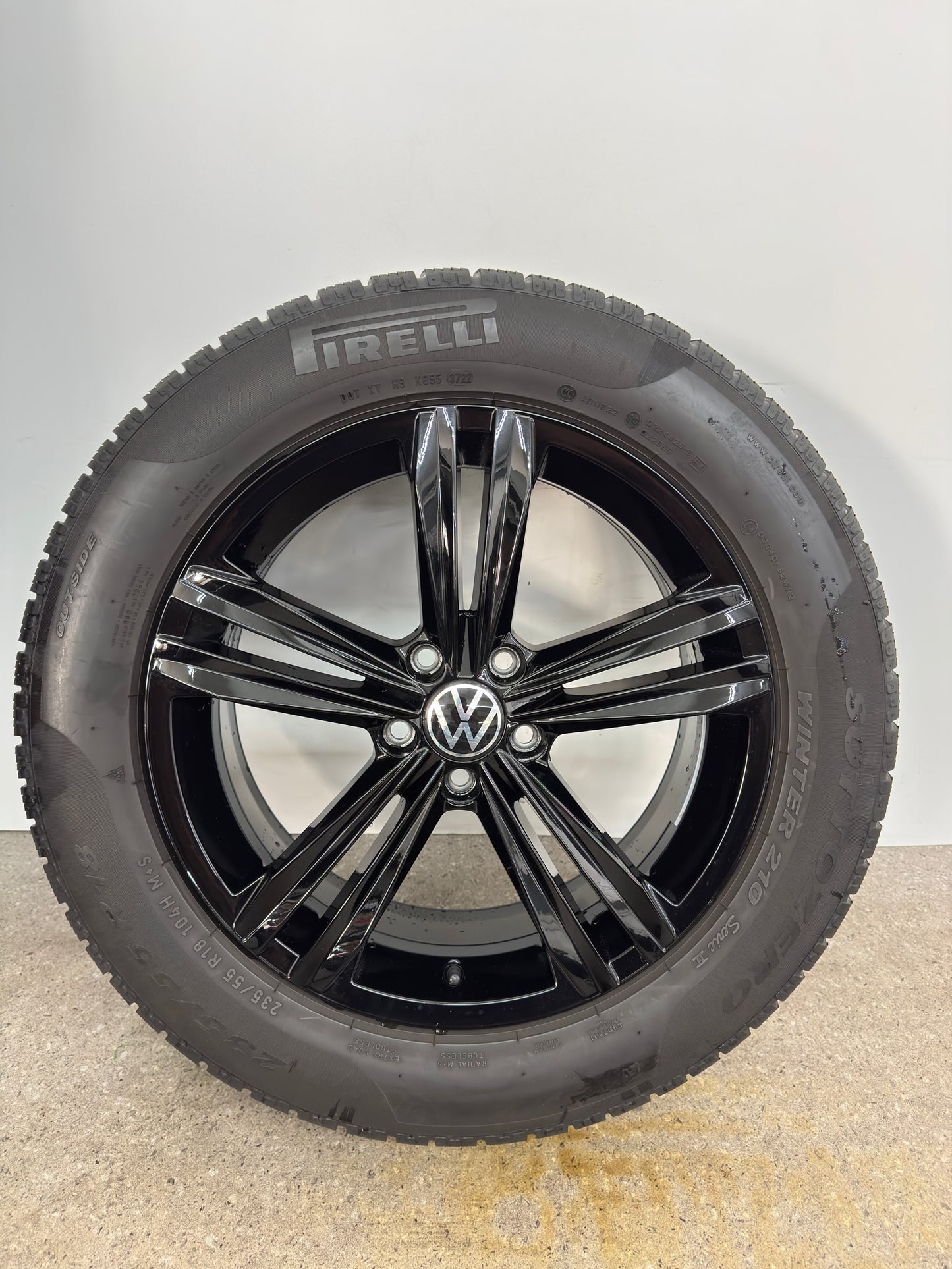 WIE NEU 7,8/7mm DOT3722 Original VW Tiguan II 2 Sebring 18 Zoll Winterräder Winterreifen Felgen 5NA601025M 5NA601025AQ Alufelgen 235/55 R18 104H M+S R-Line Schwarz Allspace AD1 5NA RDKS Winterradsatz