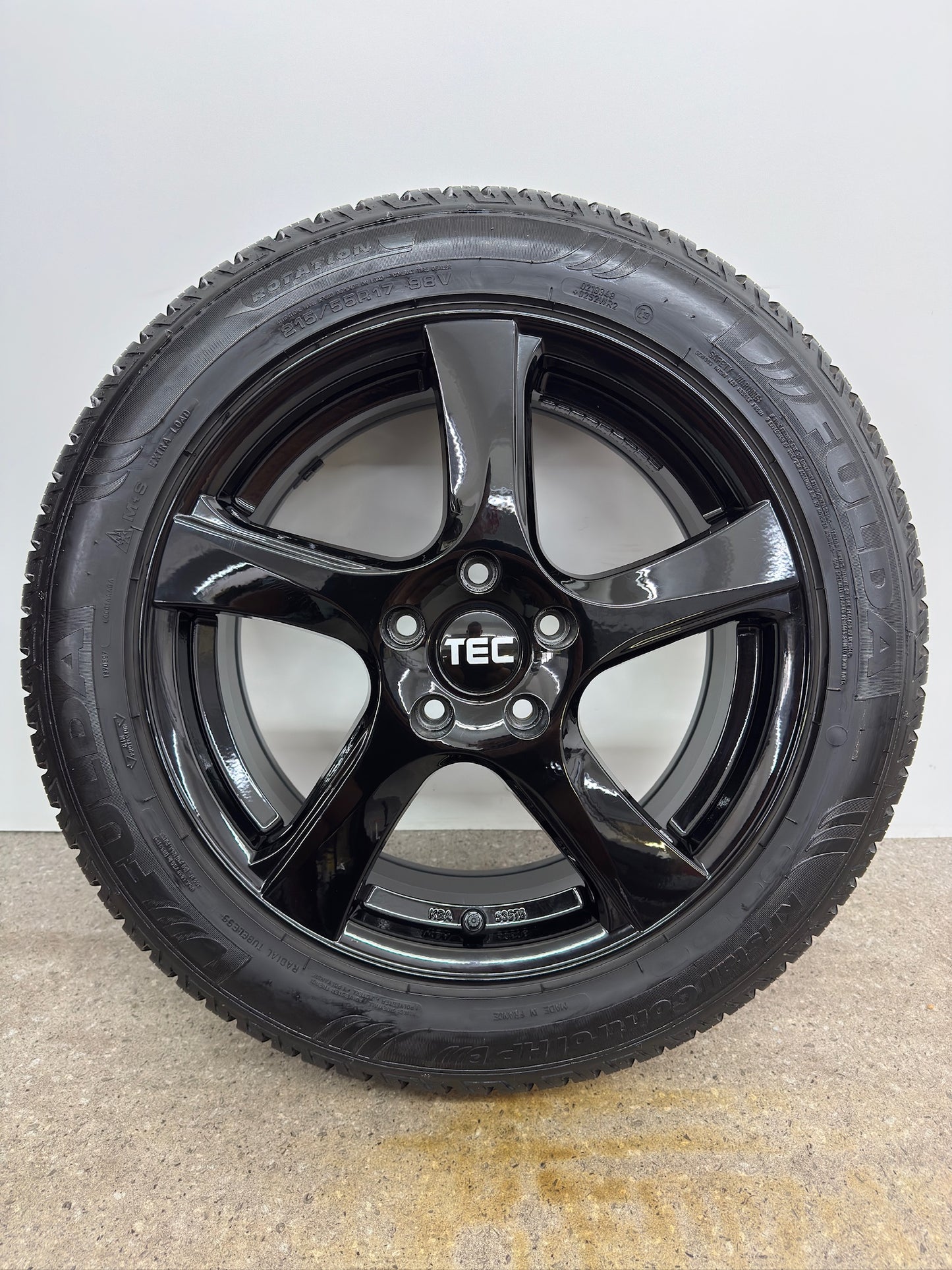 WIE NEU 8,6mm Hyundai Kona OS 4WD Kia e-Niro e-Soul DE SK3 Mazda CX-3 17 Zoll Winterräder Winterreifen Felgen Alufelgen Schwarz M+S KBA53576 Winterradsatz 215/55 R17 98V 5x114,3