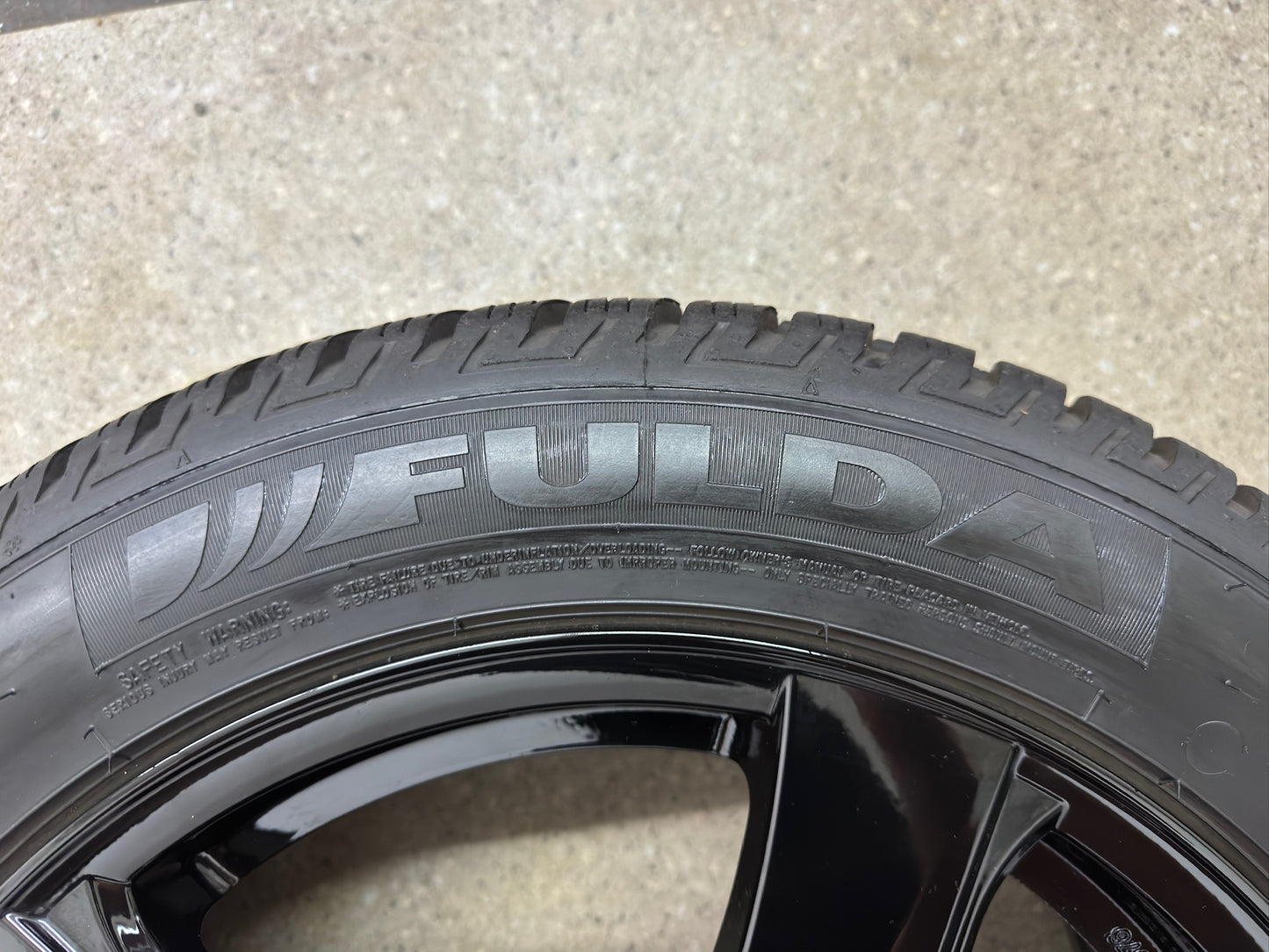 WIE NEU 8,6mm Hyundai Kona OS 4WD Kia e-Niro e-Soul DE SK3 Mazda CX-3 17 Zoll Winterräder Winterreifen Felgen Alufelgen Schwarz M+S KBA53576 Winterradsatz 215/55 R17 98V 5x114,3