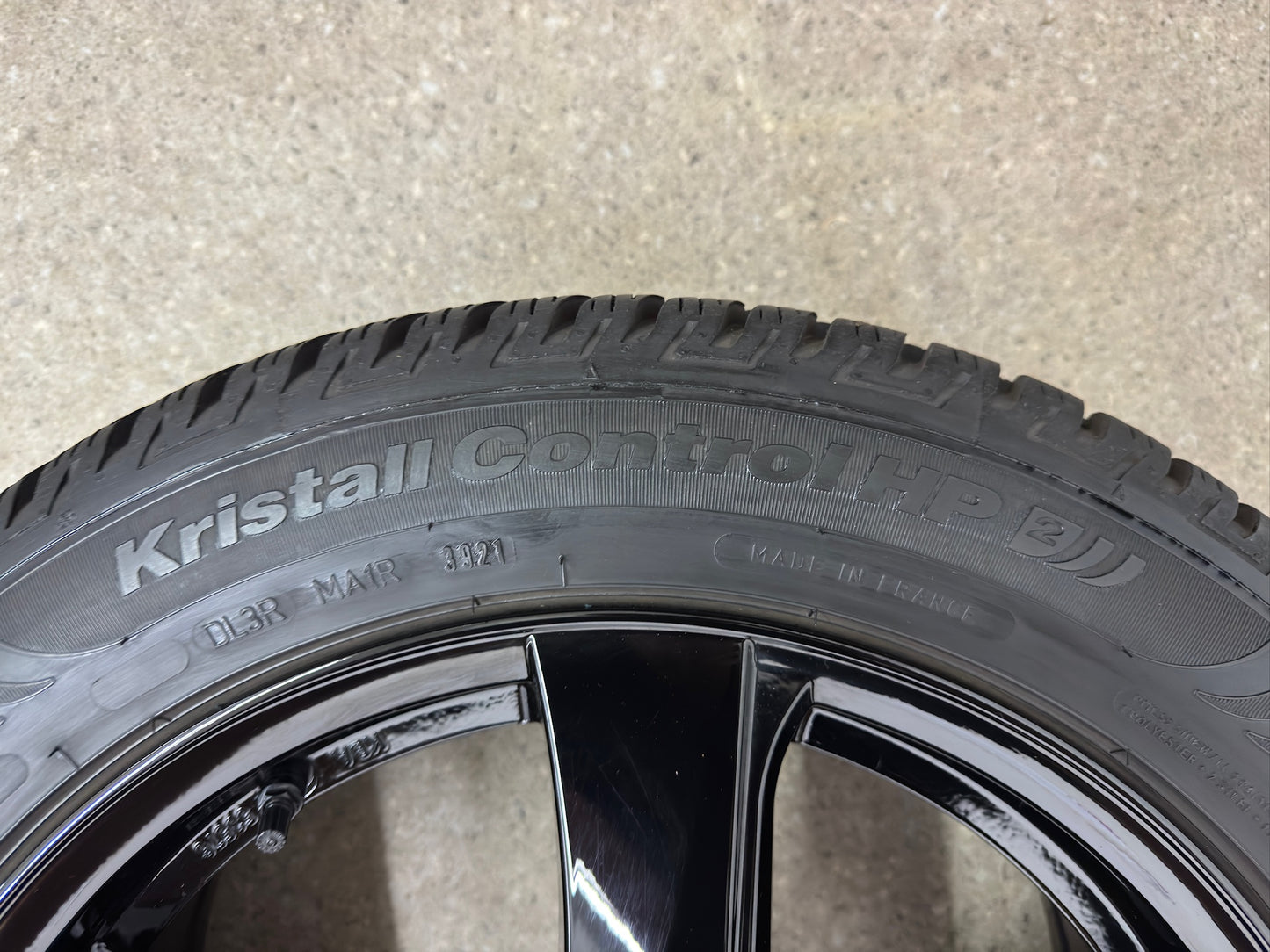 WIE NEU 8,6mm Hyundai Kona OS 4WD Kia e-Niro e-Soul DE SK3 Mazda CX-3 17 Zoll Winterräder Winterreifen Felgen Alufelgen Schwarz M+S KBA53576 Winterradsatz 215/55 R17 98V 5x114,3