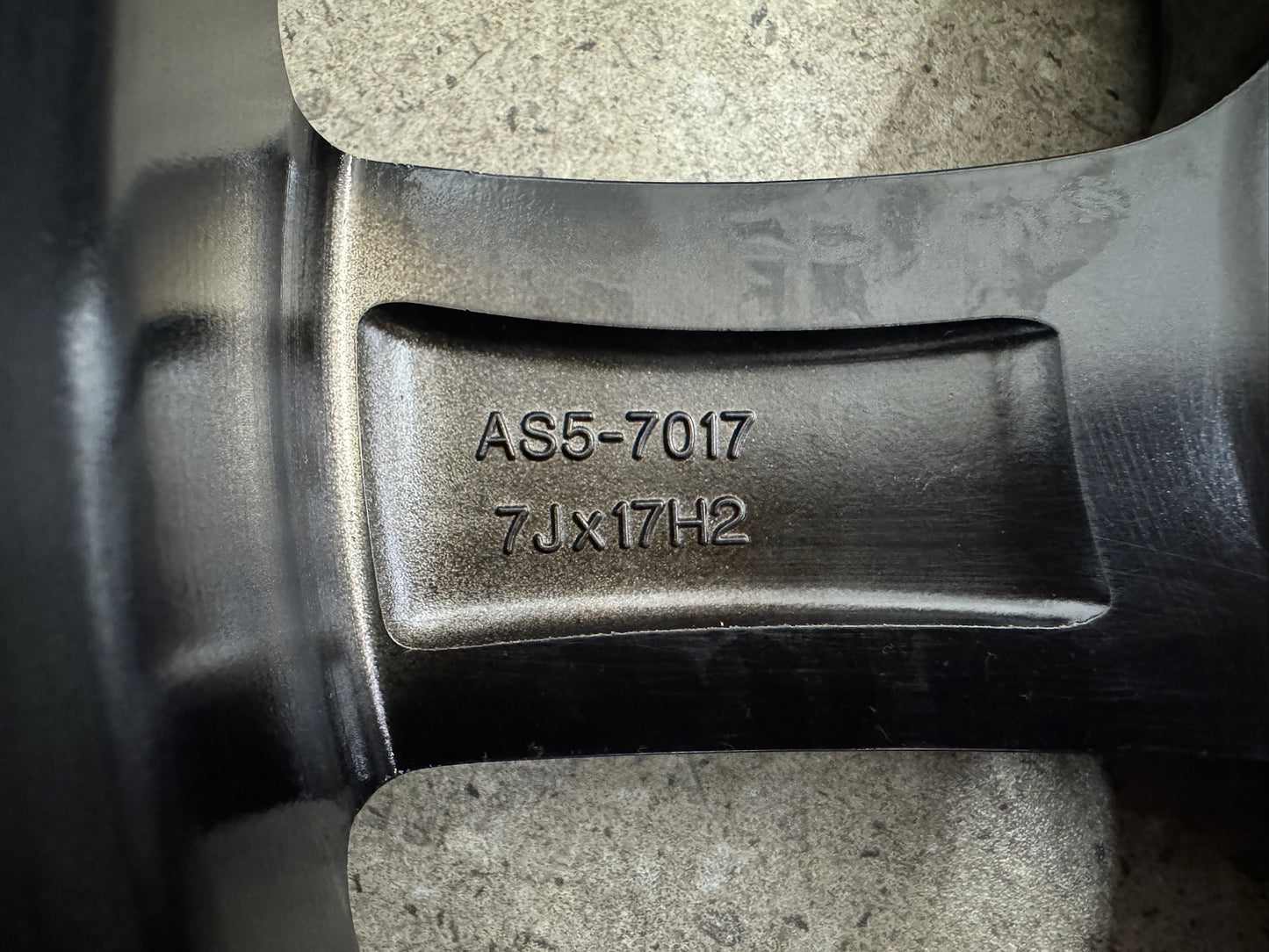 WIE NEU 8,6mm Hyundai Kona OS 4WD Kia e-Niro e-Soul DE SK3 Mazda CX-3 17 Zoll Winterräder Winterreifen Felgen Alufelgen Schwarz M+S KBA53576 Winterradsatz 215/55 R17 98V 5x114,3