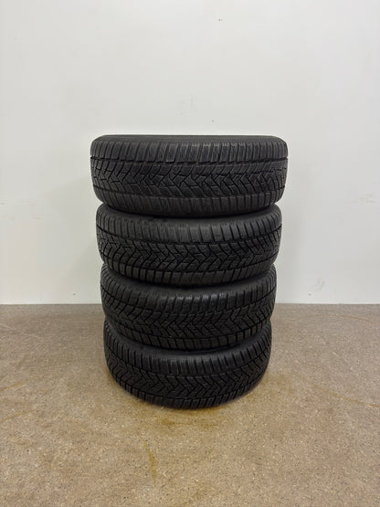 WIE NEU 8 / 7mm Original Skoda Karoq NU 16 Zoll Nanuq Winterräder Winterreifen Felgen 57A601025S 57A601025T Alufelgen 215/60 R16 95H Schwarz SUV 6x16 ET43 M+S Winterradsatz MwSt.