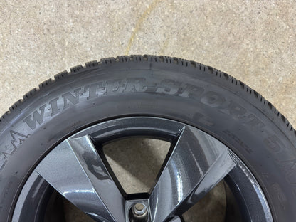WIE NEU 8 / 7mm Original Skoda Karoq NU 16 Zoll Nanuq Winterräder Winterreifen Felgen 57A601025S 57A601025T Alufelgen 215/60 R16 95H Schwarz SUV 6x16 ET43 M+S Winterradsatz MwSt.