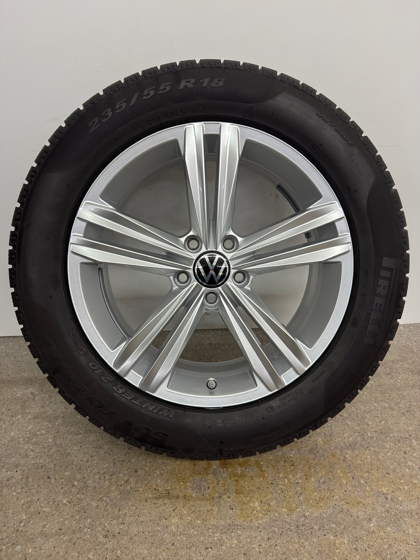 WIE NEU 8mm DOT4723 Original VW Tiguan II 2 Sebring 18 Zoll Winterräder Winterreifen Felgen 5NA601025M 5NA601025AQ Alufelgen 235/55 R18 104H M+S R-Line Silber Allspace AD1 5NA RDKS Winterradsatz