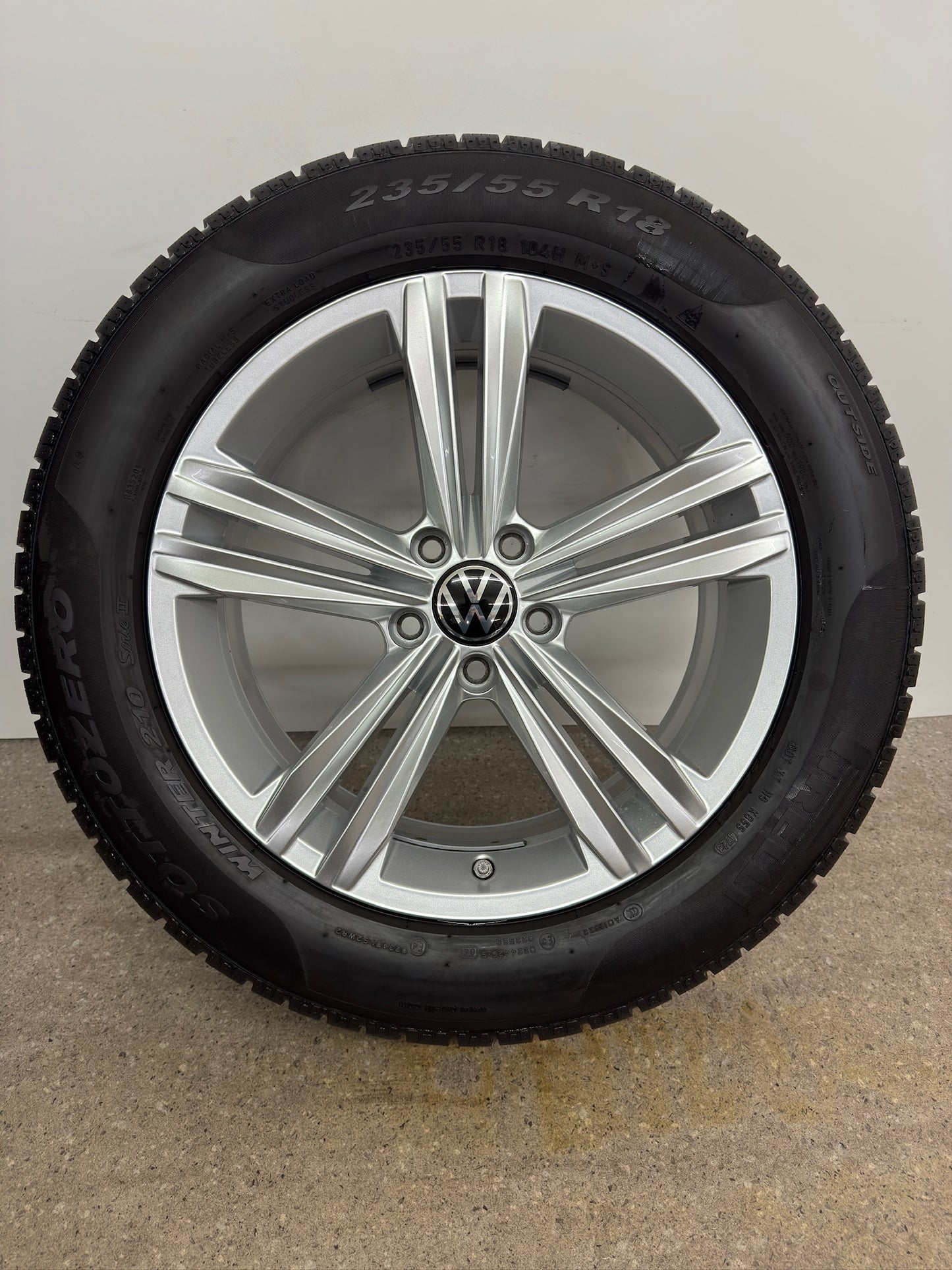 WIE NEU 8mm DOT4723 Original VW Tiguan II 2 Sebring 18 Zoll Winterräder Winterreifen Felgen 5NA601025M 5NA601025AQ Alufelgen 235/55 R18 104H M+S R-Line Silber Allspace AD1 5NA RDKS Winterradsatz