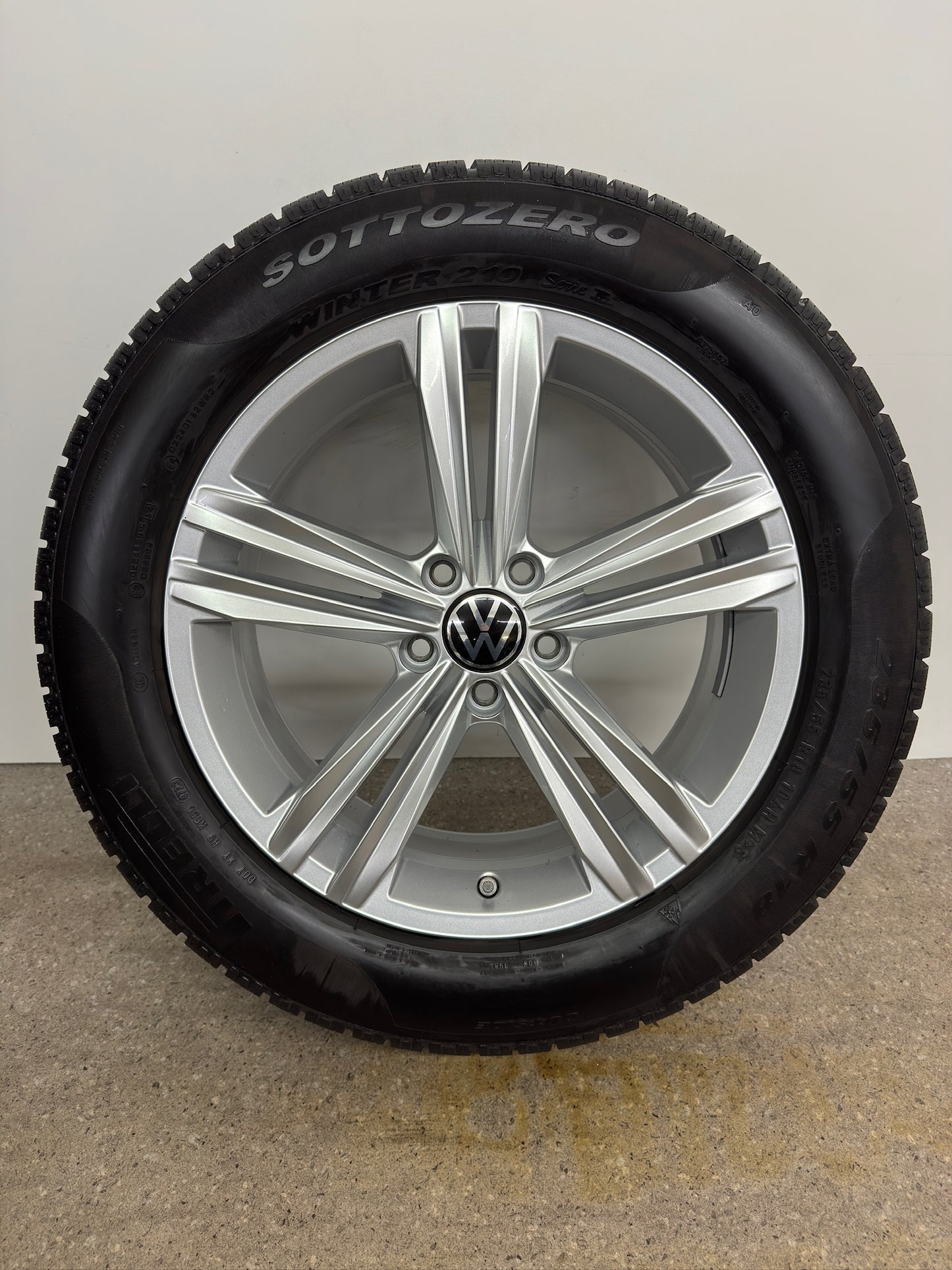 WIE NEU 8mm DOT4723 Original VW Tiguan II 2 Sebring 18 Zoll Winterräder Winterreifen Felgen 5NA601025M 5NA601025AQ Alufelgen 235/55 R18 104H M+S R-Line Silber Allspace AD1 5NA RDKS Winterradsatz