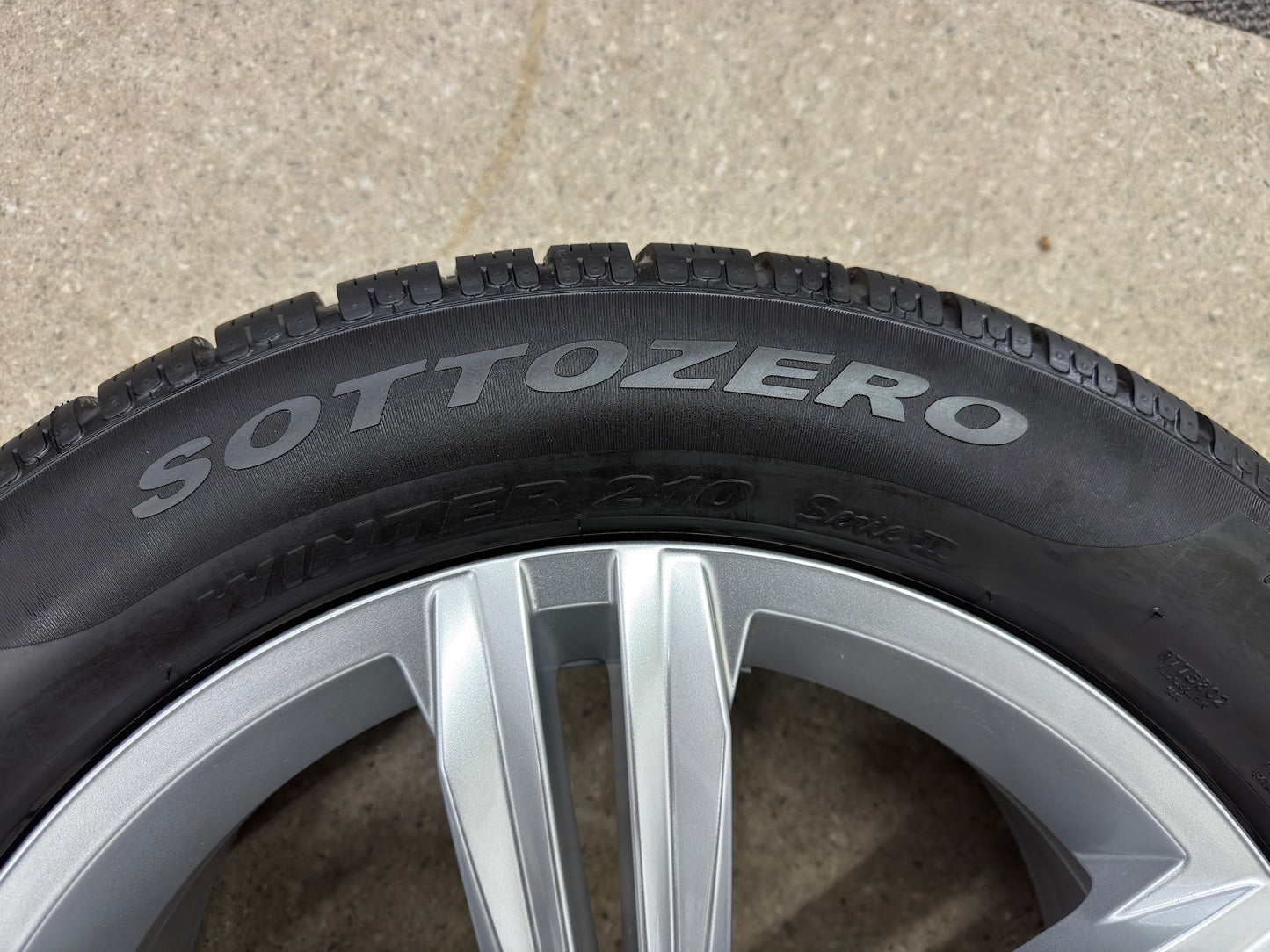 WIE NEU 8mm DOT4723 Original VW Tiguan II 2 Sebring 18 Zoll Winterräder Winterreifen Felgen 5NA601025M 5NA601025AQ Alufelgen 235/55 R18 104H M+S R-Line Silber Allspace AD1 5NA RDKS Winterradsatz