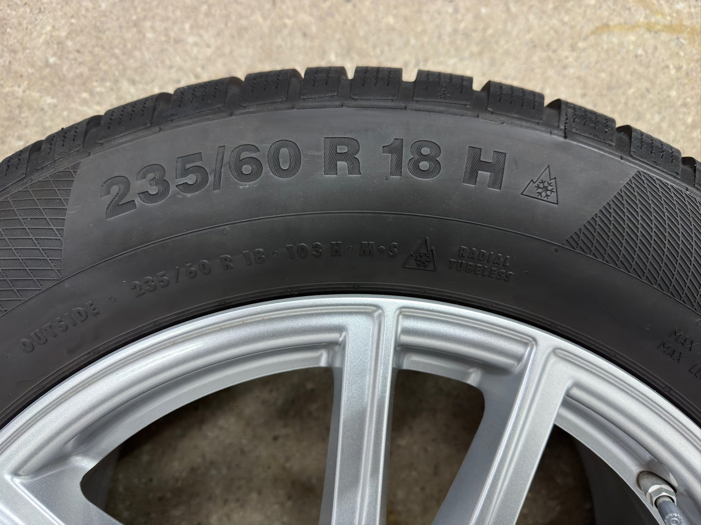 WIE NEU DOT2025 8,6mm Original Mercedes GLC X 254 C 254 18 Zoll Winterräder Winterreifen Felgen A2544014600 Alufelgen 235/60 R18 103H 8x18 ET32,5 SUV Coupé 5x112 Silber Continental MO Winterradsatz