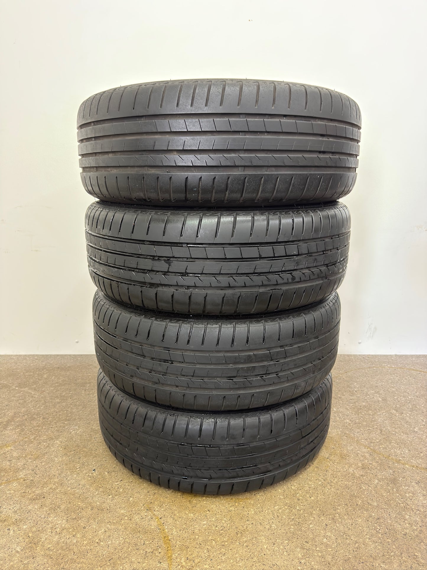 WIE NEU DOT24 Original Mercedes GLA H 247 GLB X 247 AMG 20 Zoll Sommerräder Sommerreifen Felgen A2474015200 Alufelgen 235/45 R20 94W MO 8x20 ET48 SUV 4MATIC Schwarz Glanzgedreht Sommerradsatz