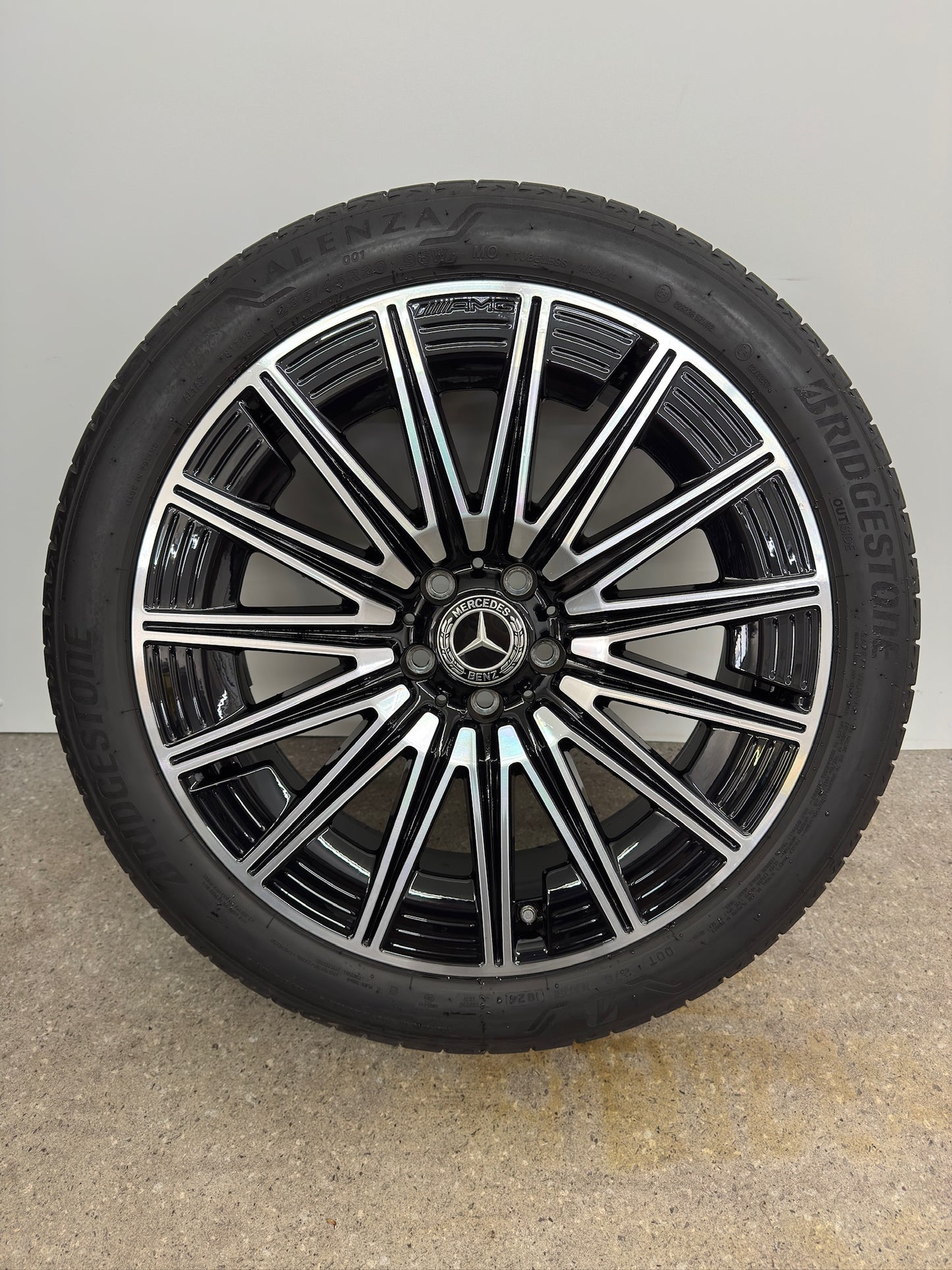 WIE NEU DOT24 Original Mercedes GLA H 247 GLB X 247 AMG 20 Zoll Sommerräder Sommerreifen Felgen A2474015200 Alufelgen 235/45 R20 94W MO 8x20 ET48 SUV 4MATIC Schwarz Glanzgedreht Sommerradsatz