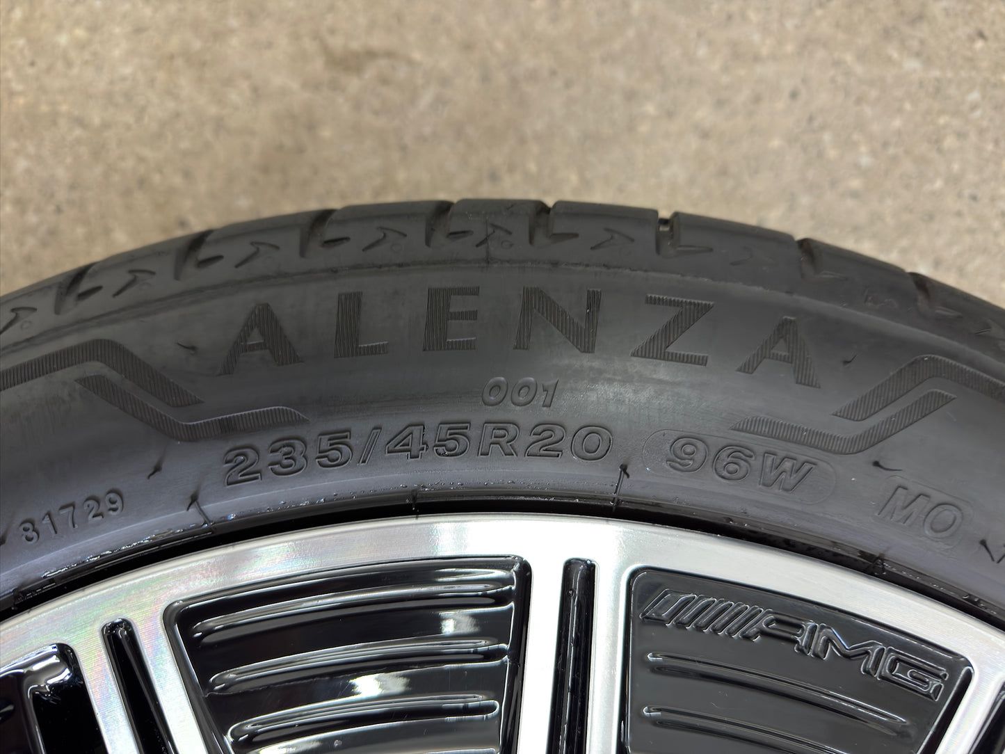 WIE NEU DOT24 Original Mercedes GLA H 247 GLB X 247 AMG 20 Zoll Sommerräder Sommerreifen Felgen A2474015200 Alufelgen 235/45 R20 94W MO 8x20 ET48 SUV 4MATIC Schwarz Glanzgedreht Sommerradsatz