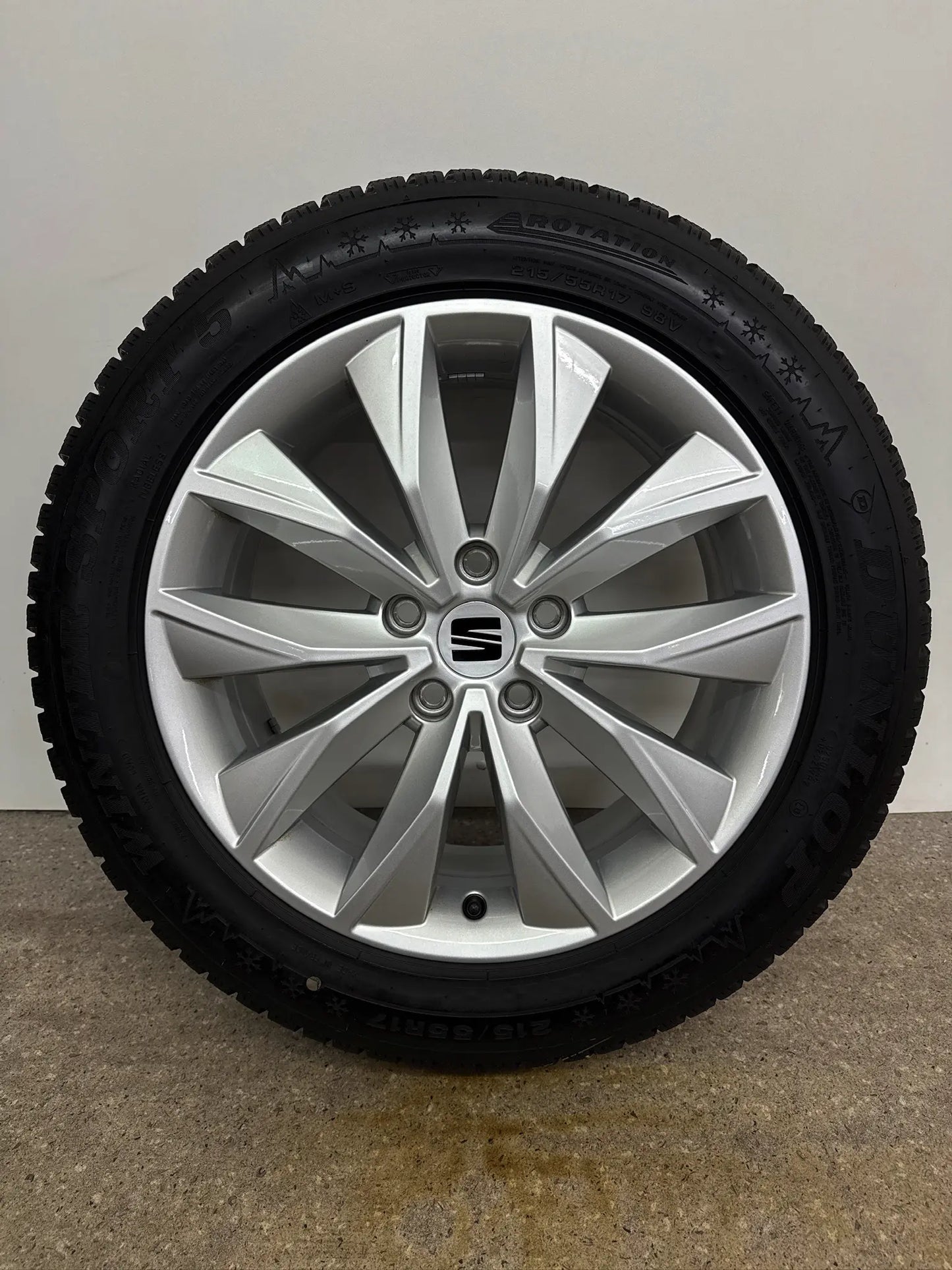 WIE NEU DOT24 Original Seat Ateca 5FP KH7 17 Zoll Winterräder Winterreifen Felgen 575601025M Alufelgen 215/55 R17 98V XL M+S Silber 7x17 ET45 5x112 Winterradsatz MwSt.