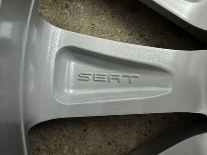 WIE NEU DOT24 Original Seat Ateca 5FP KH7 17 Zoll Winterräder Winterreifen Felgen 575601025M Alufelgen 215/55 R17 98V XL M+S Silber 7x17 ET45 5x112 Winterradsatz MwSt.