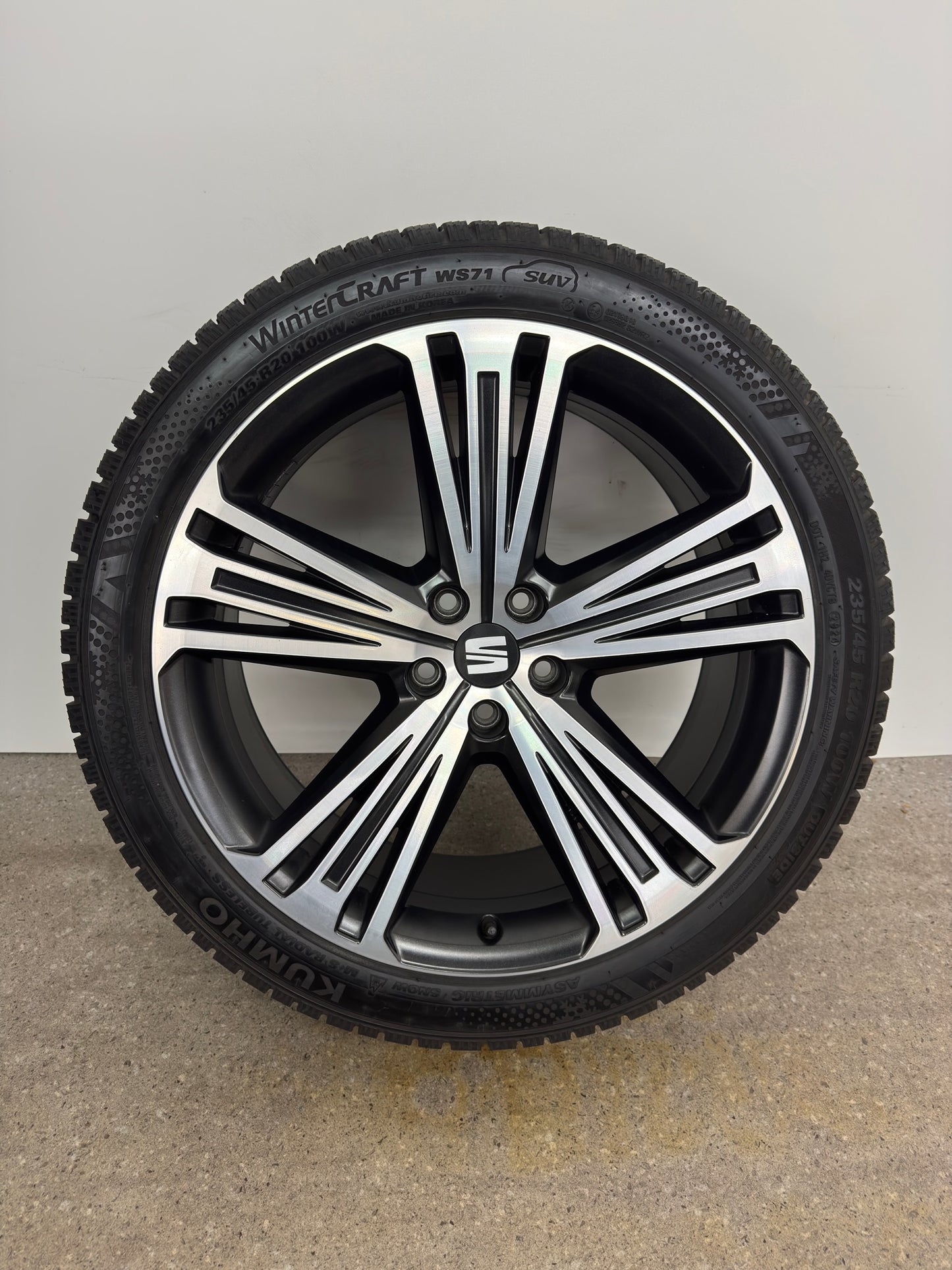 WIE NEU DOT24 Original Seat Tarraco KN2 20 Zoll Supreme Winterräder Winterreifen Felgen 5FJ601025B Alufelgen Cupra Sport Design Edition 235/45 R20 100W 8x20 ET41 5x112 M+S Winterradsatz SUV
