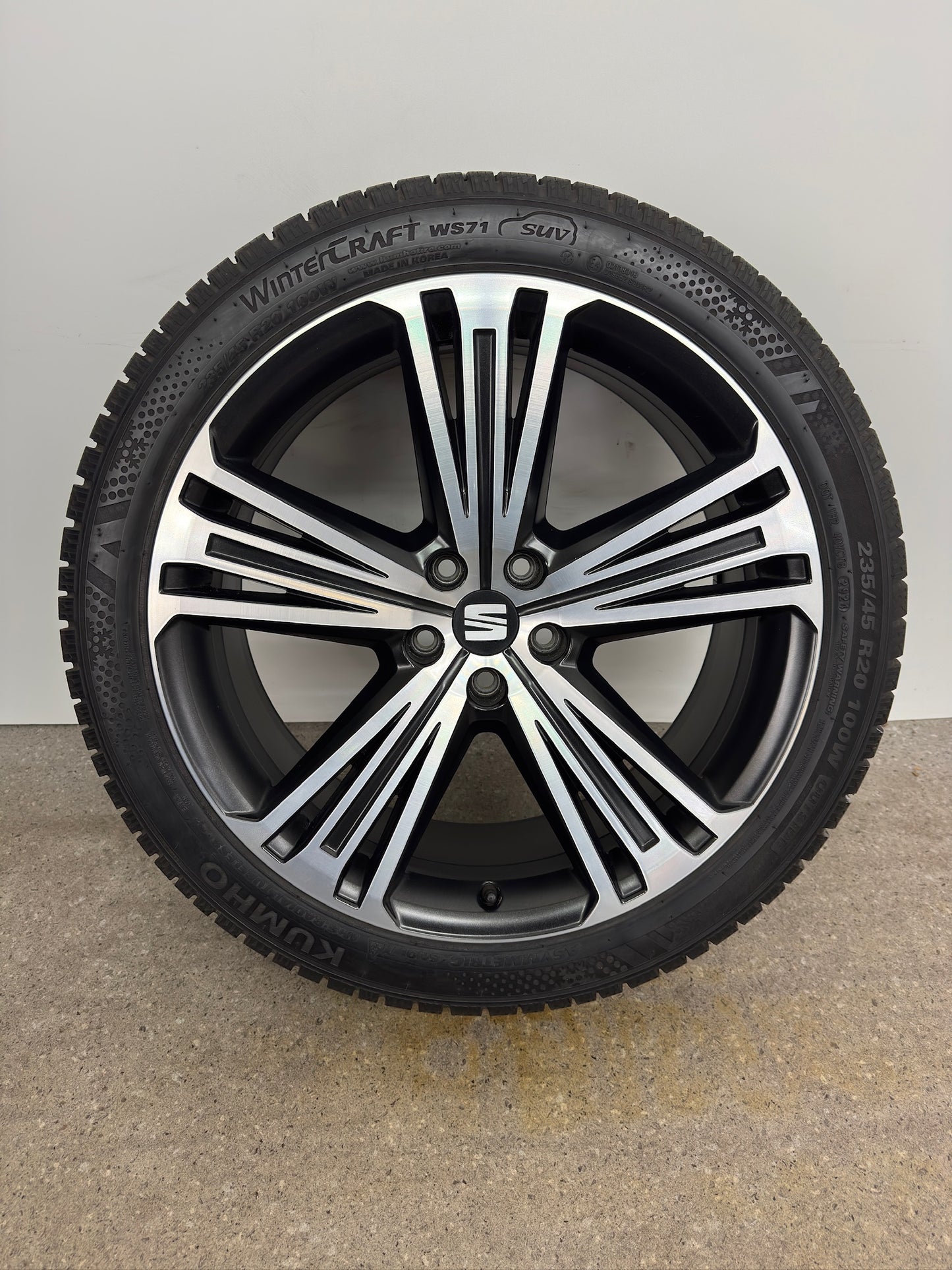 WIE NEU DOT24 Original Seat Tarraco KN2 20 Zoll Supreme Winterräder Winterreifen Felgen 5FJ601025B Alufelgen Cupra Sport Design Edition 235/45 R20 100W 8x20 ET41 5x112 M+S Winterradsatz SUV