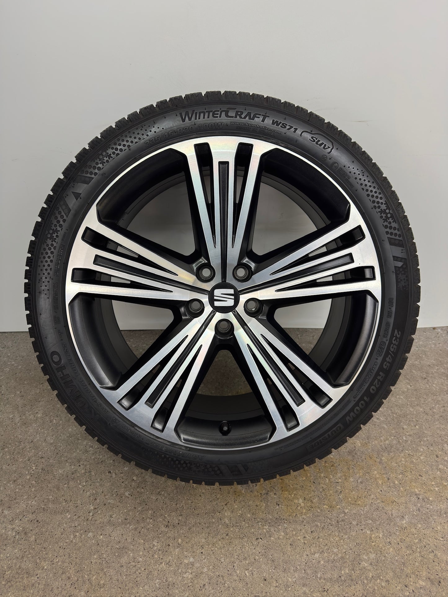 WIE NEU DOT24 Original Seat Tarraco KN2 20 Zoll Supreme Winterräder Winterreifen Felgen 5FJ601025B Alufelgen Cupra Sport Design Edition 235/45 R20 100W 8x20 ET41 5x112 M+S Winterradsatz SUV