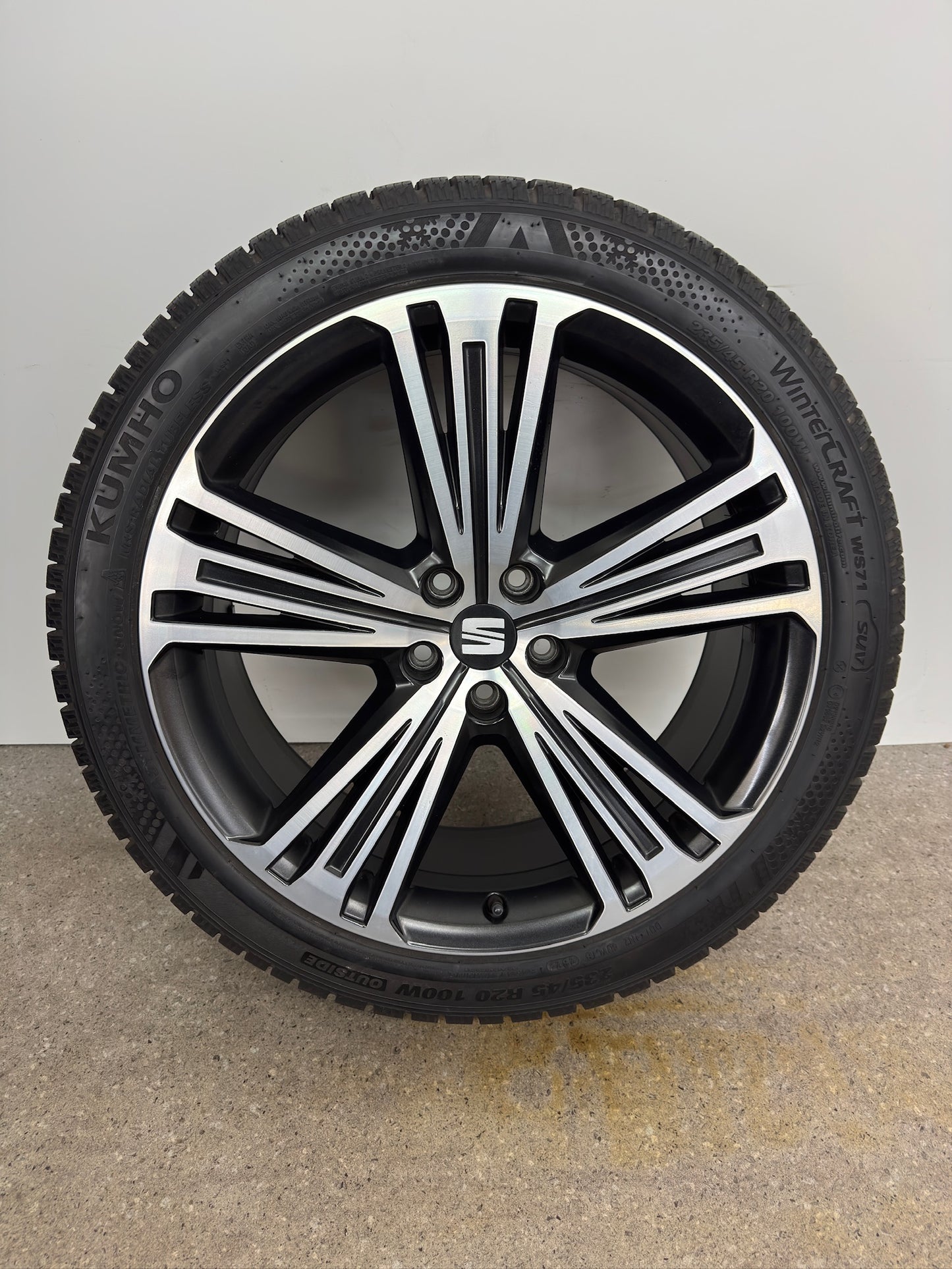 WIE NEU DOT24 Original Seat Tarraco KN2 20 Zoll Supreme Winterräder Winterreifen Felgen 5FJ601025B Alufelgen Cupra Sport Design Edition 235/45 R20 100W 8x20 ET41 5x112 M+S Winterradsatz SUV