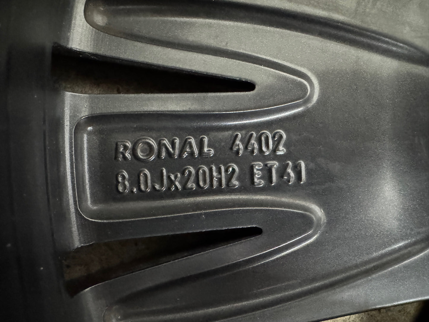 WIE NEU DOT24 Original Seat Tarraco KN2 20 Zoll Supreme Winterräder Winterreifen Felgen 5FJ601025B Alufelgen Cupra Sport Design Edition 235/45 R20 100W 8x20 ET41 5x112 M+S Winterradsatz SUV