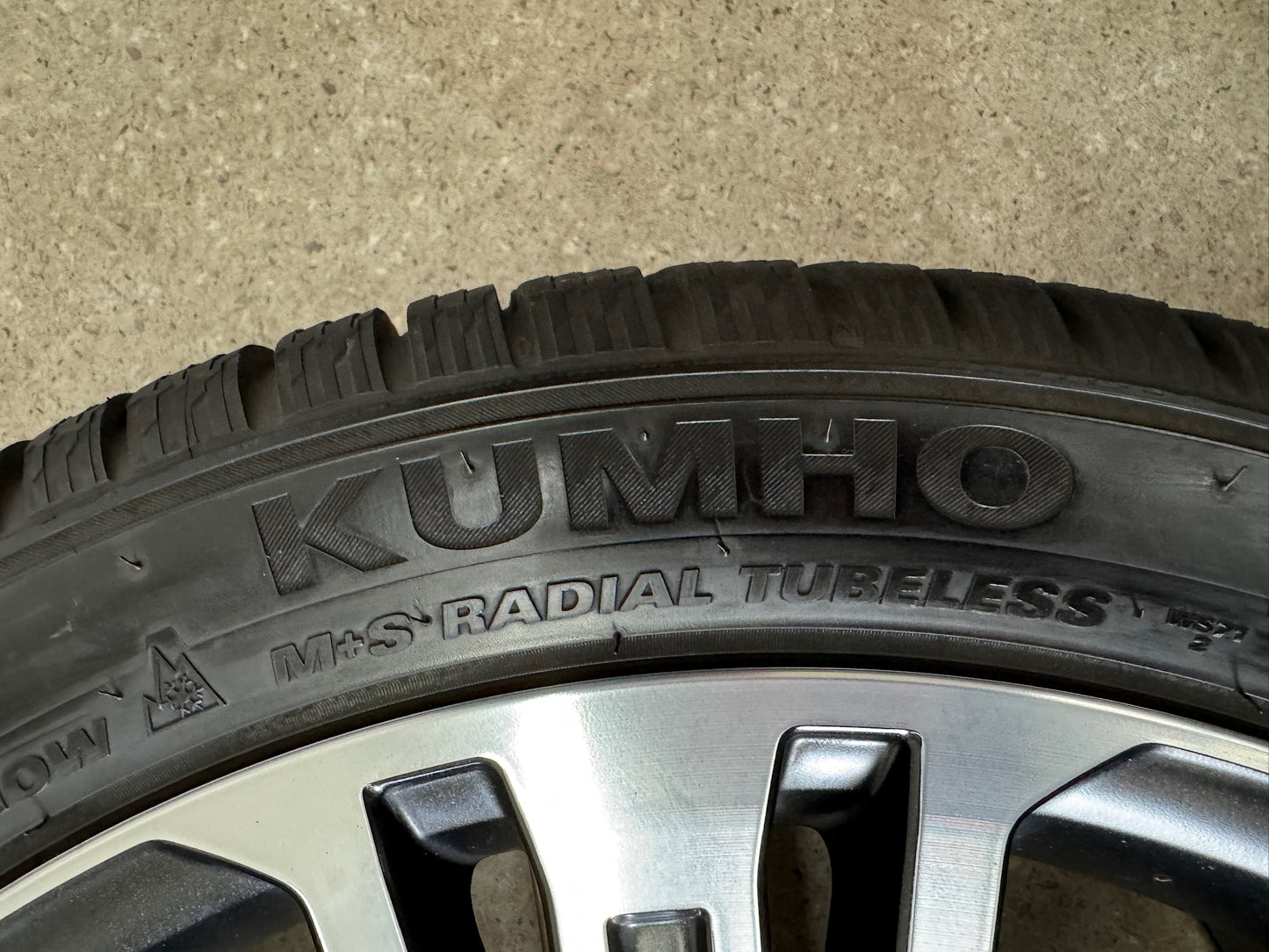 WIE NEU DOT24 Original Seat Tarraco KN2 20 Zoll Supreme Winterräder Winterreifen Felgen 5FJ601025B Alufelgen Cupra Sport Design Edition 235/45 R20 100W 8x20 ET41 5x112 M+S Winterradsatz SUV