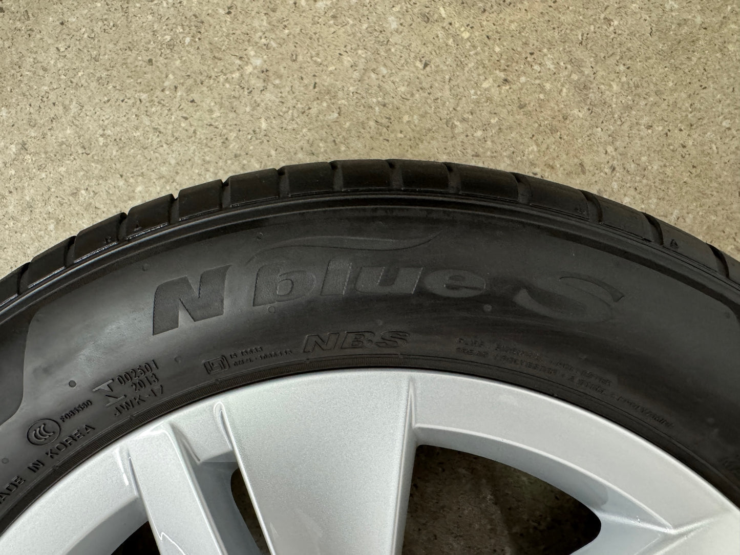WIE NEU DOT24 Original VW Golf VIII 8 CD 16 Zoll Norfolk Sommerräder Sommerreifen Felgen 5H0601025 Alufelgen 205/55 R16 91V 7x16 ET48 Silber 5x112 Sommerradsatz MwSt.