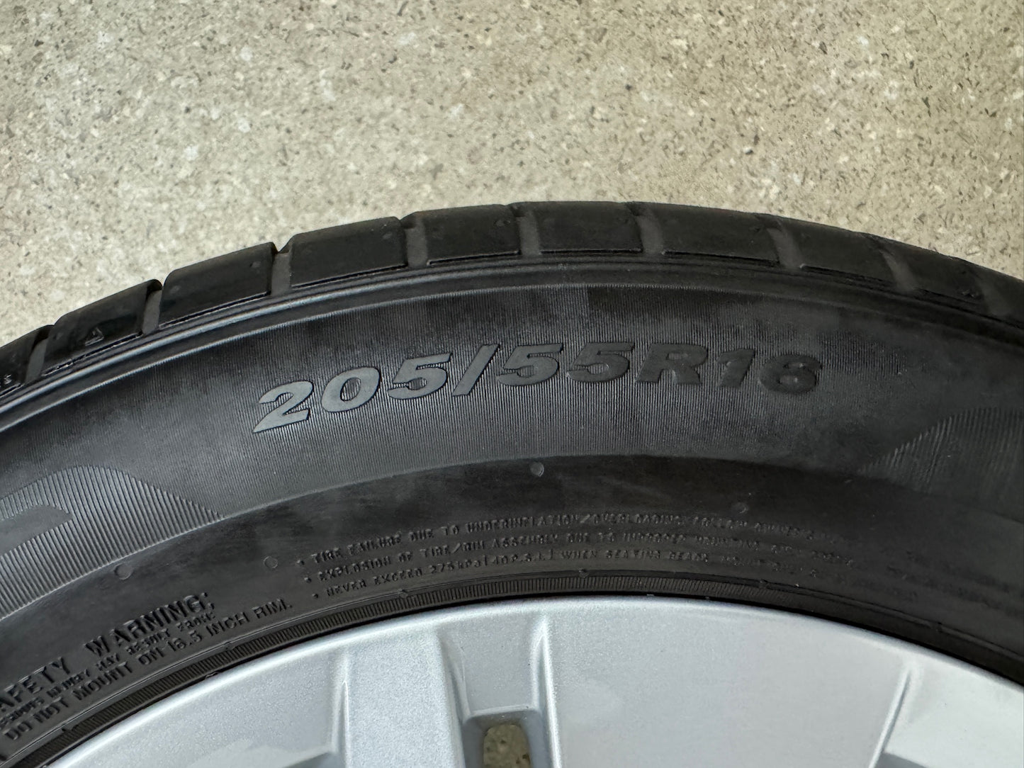 WIE NEU DOT24 Original VW Golf VIII 8 CD 16 Zoll Norfolk Sommerräder Sommerreifen Felgen 5H0601025 Alufelgen 205/55 R16 91V 7x16 ET48 Silber 5x112 Sommerradsatz MwSt.