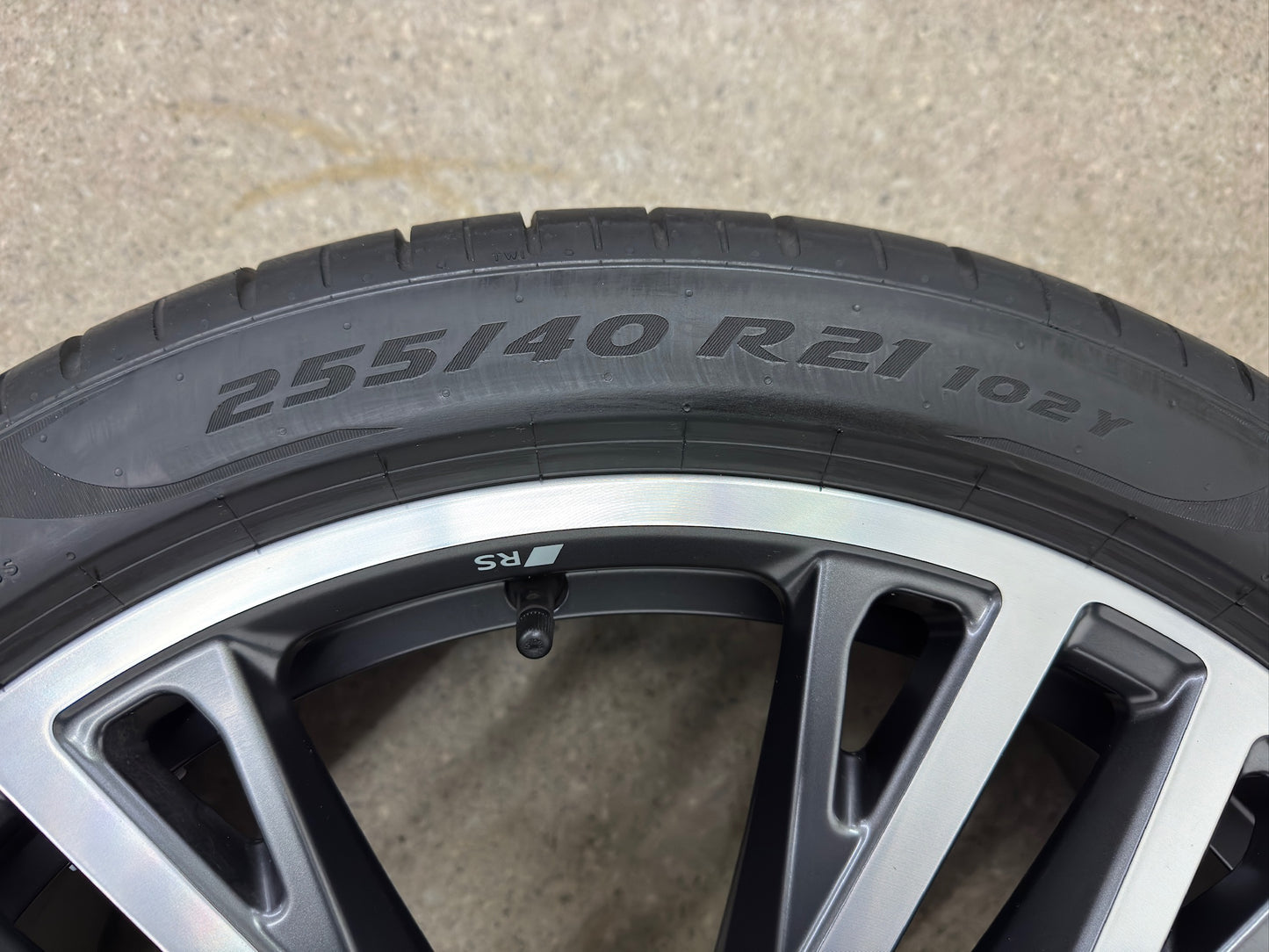 WIE NEU DOT25 Original Audi Q5 SQ5 FY GU 21 Zoll Sommerräder Sommerreifen Felgen 8MA601025M Alufelgen Sportback S-Line 255/40 R21 102Y 8,5x21 ET34 5x112 5 Doppelspeichen Y RS Sport Sommerradsatz