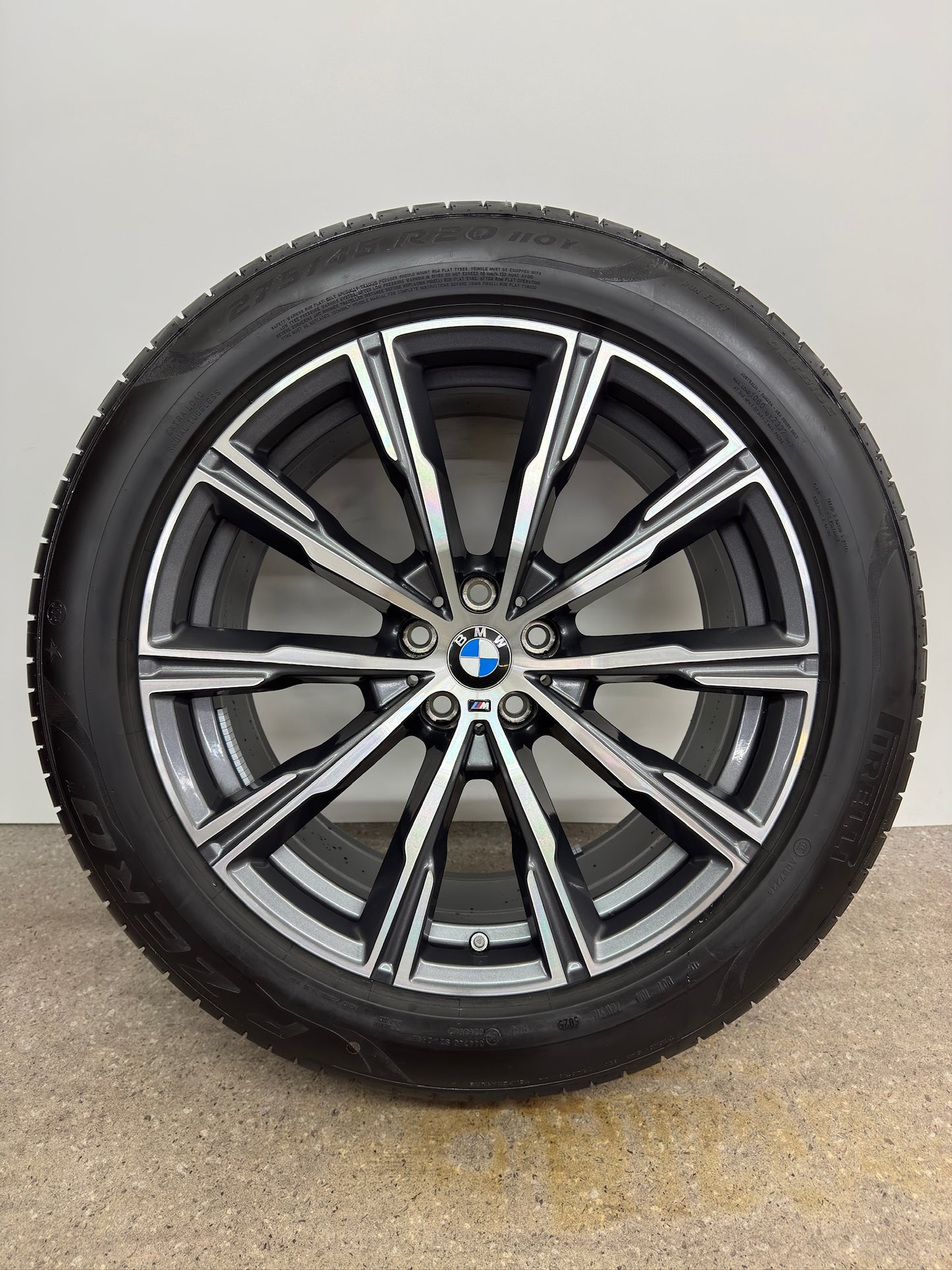 WIE NEU DOT25 Original BMW X5 G05 X6 G06 M 740M 20 Zoll Sommerräder Sommerreifen Felgen 8071996 8071997 275/45 R20 110Y 305/40 R20 112Y Pirelli P Zero * M Sport Line RFT Sommmeradsatz SUV