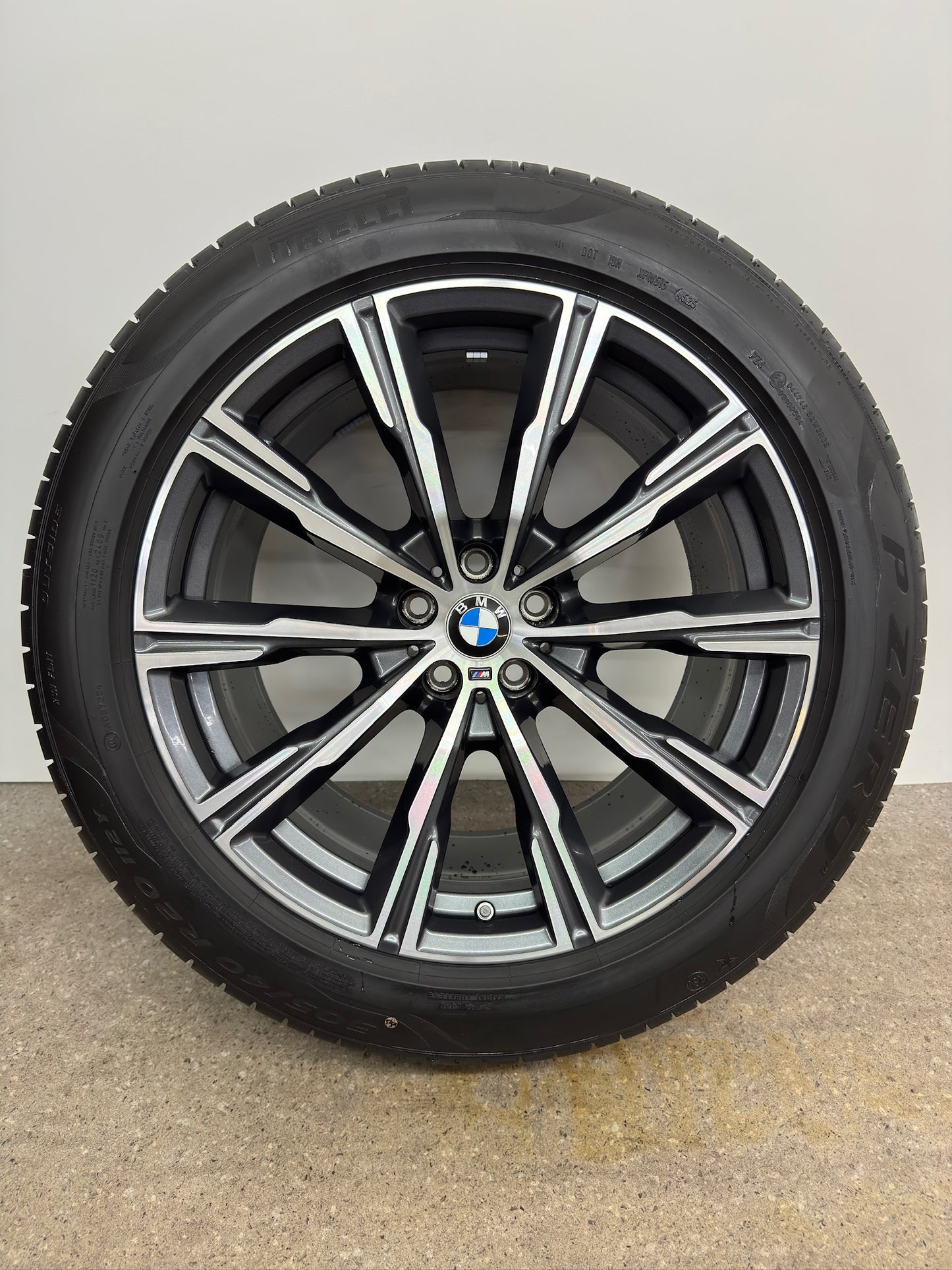 WIE NEU DOT25 Original BMW X5 G05 X6 G06 M 740M 20 Zoll Sommerräder Sommerreifen Felgen 8071996 8071997 275/45 R20 110Y 305/40 R20 112Y Pirelli P Zero * M Sport Line RFT Sommmeradsatz SUV