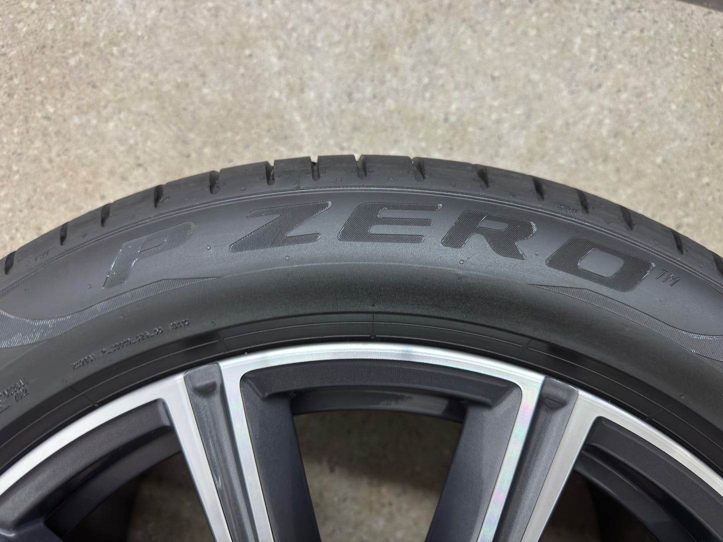 WIE NEU DOT25 Original BMW X5 G05 X6 G06 M 740M 20 Zoll Sommerräder Sommerreifen Felgen 8071996 8071997 275/45 R20 110Y 305/40 R20 112Y Pirelli P Zero * M Sport Line RFT Sommmeradsatz SUV